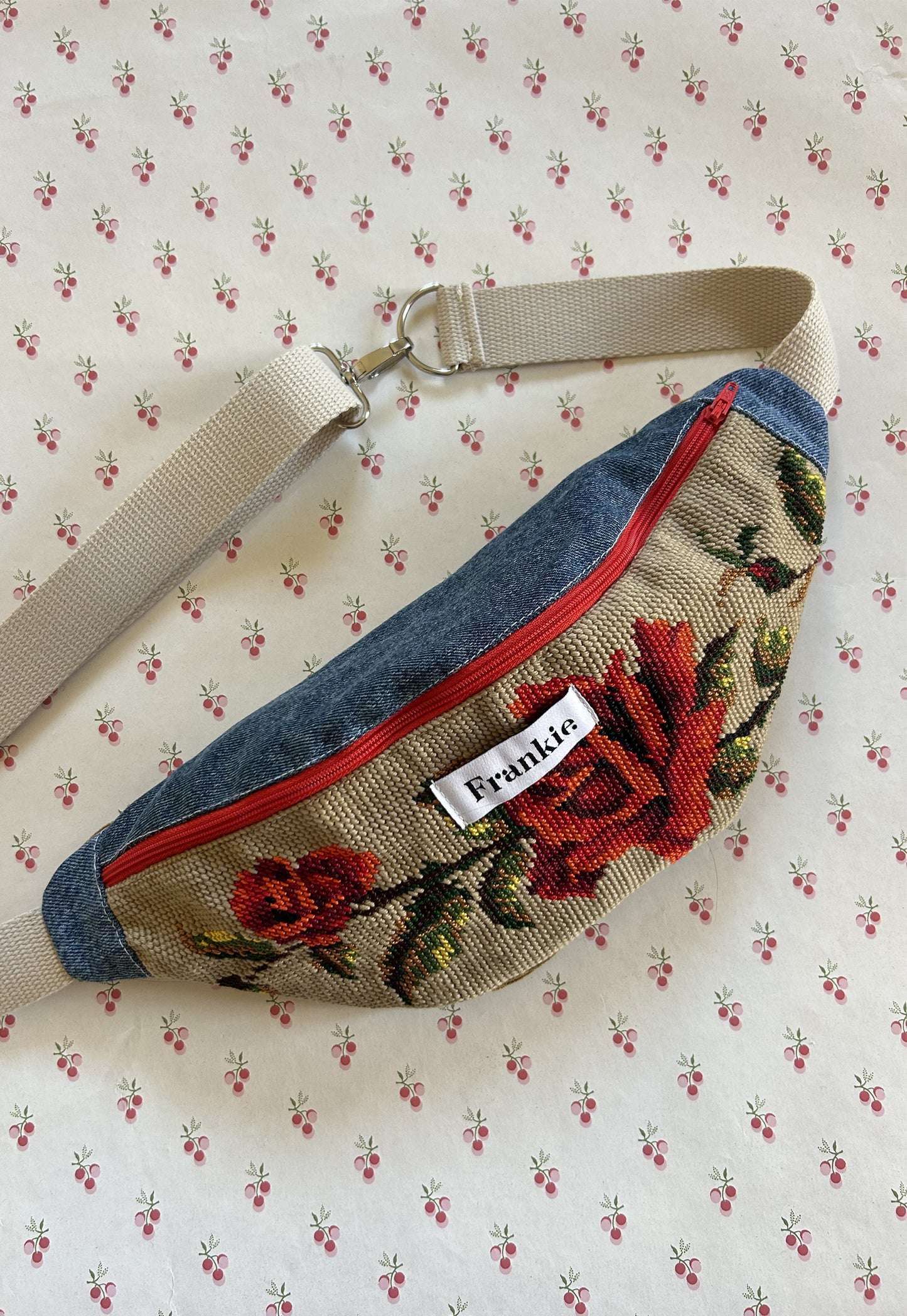 Upcycled bum bag Joe