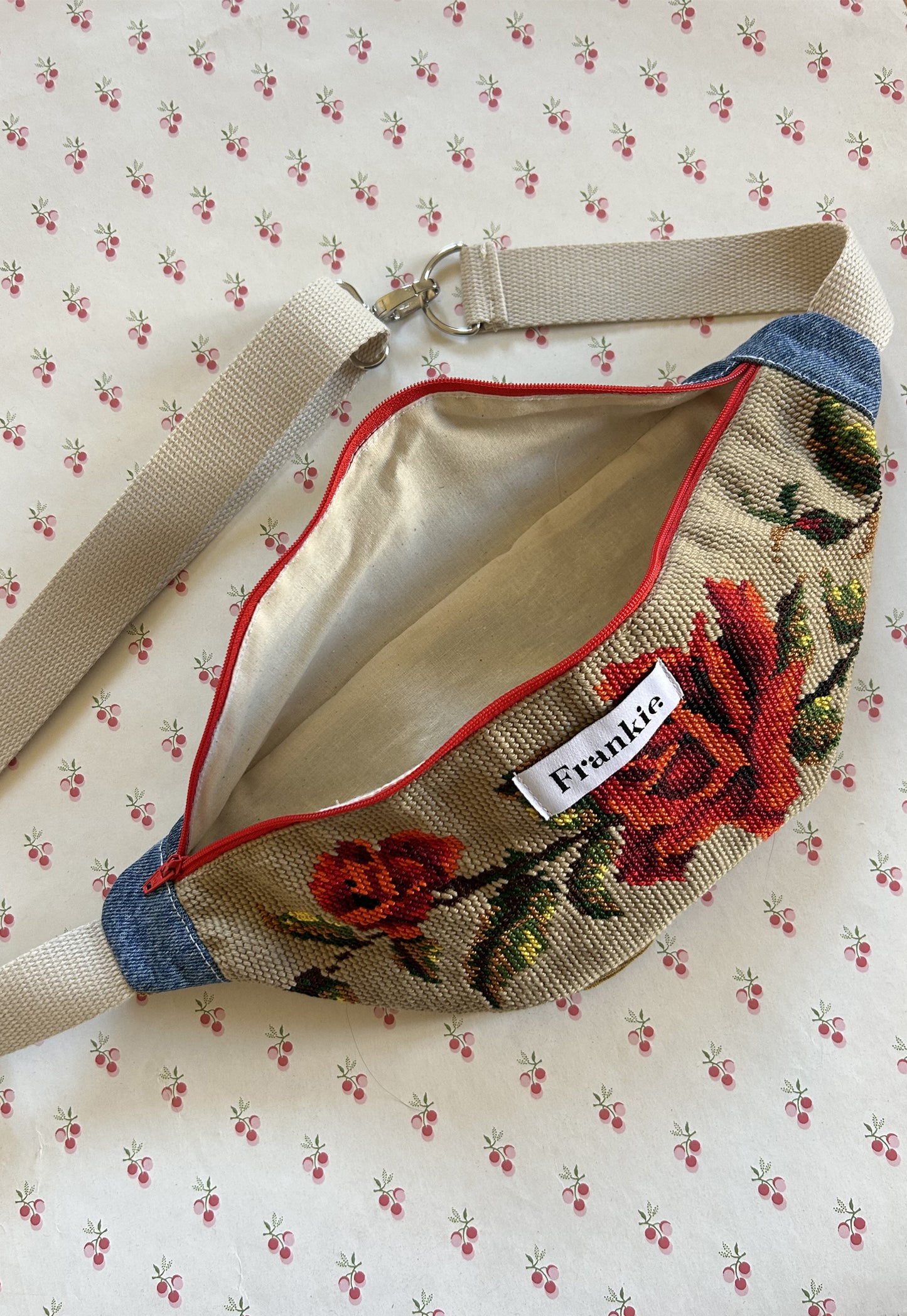 Upcycled bum bag Joe