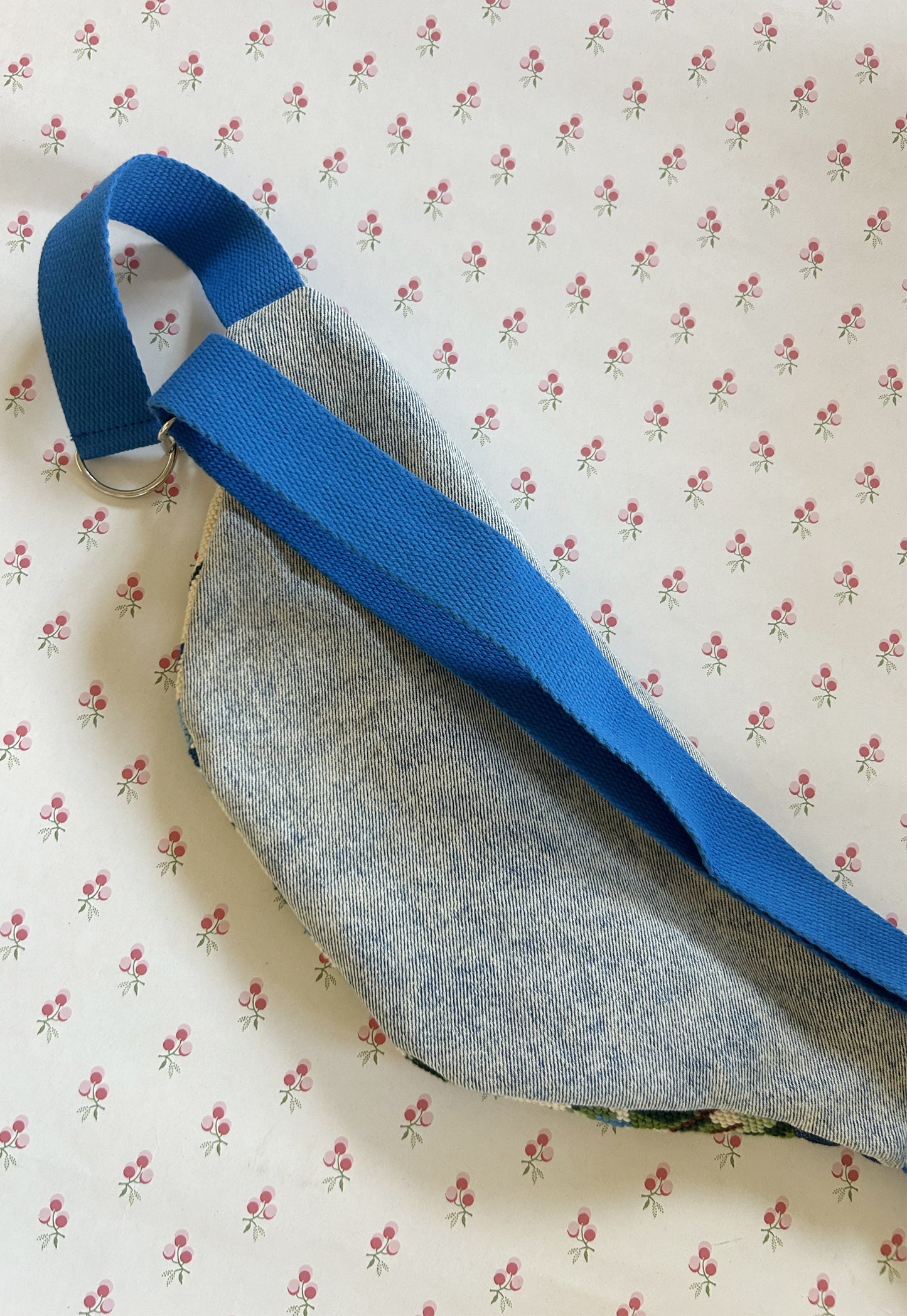 Upcycled bum bag Joe