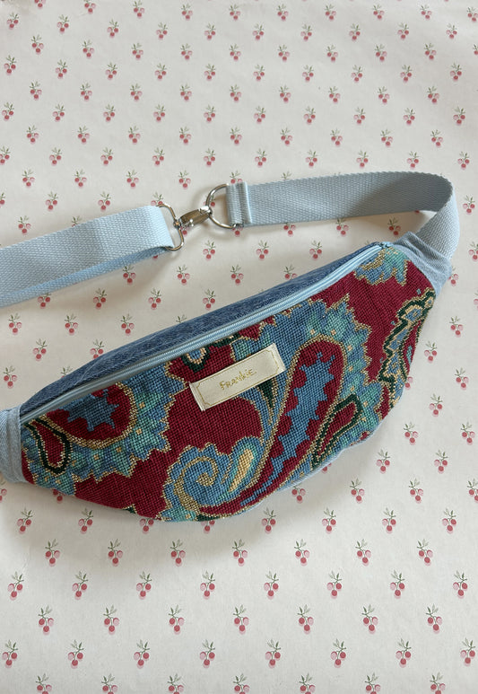 Upcycled bum bag Joe