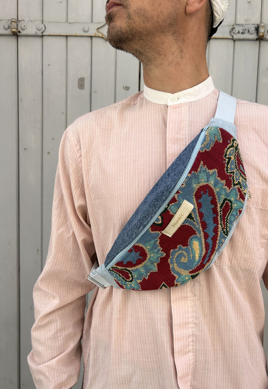 Upcycled bum bag Joe