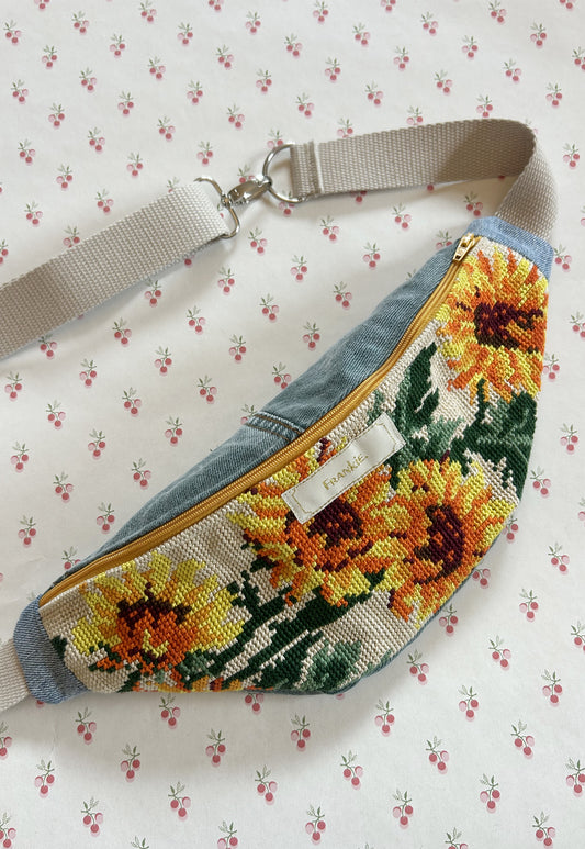 Upcycled bum bag Joe