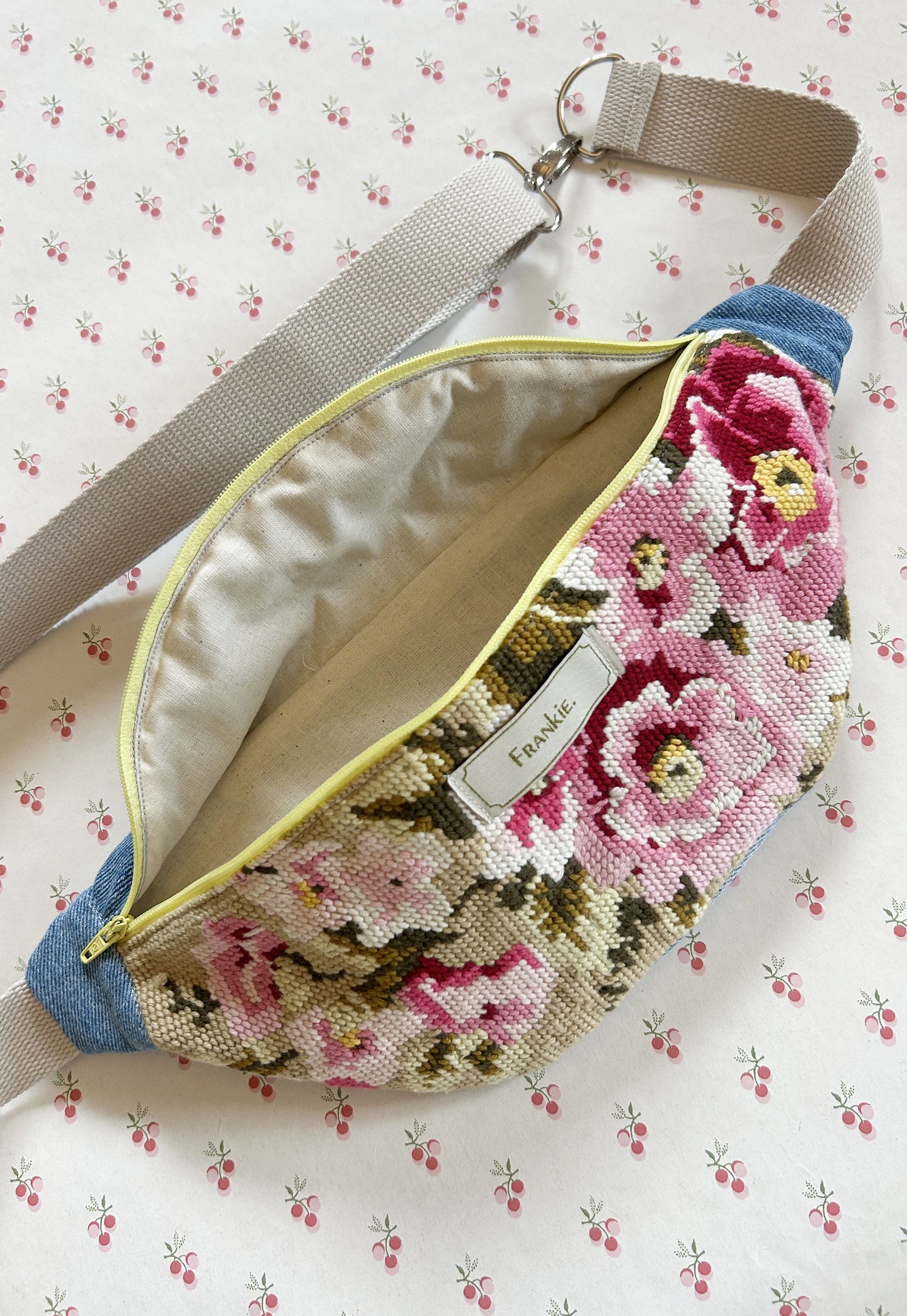 Upcycled bum bag Joe