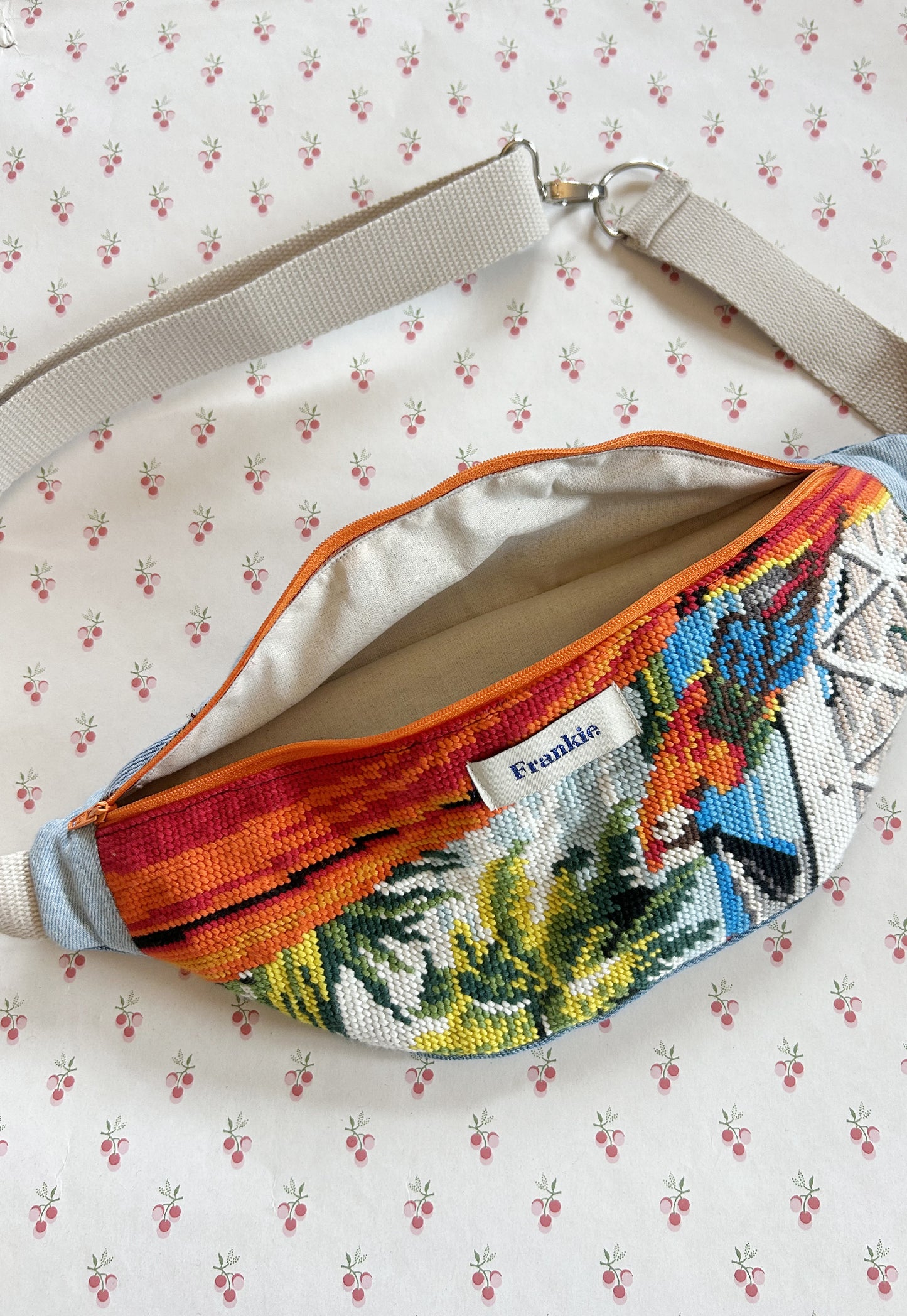 Upcycled bum bag Joe