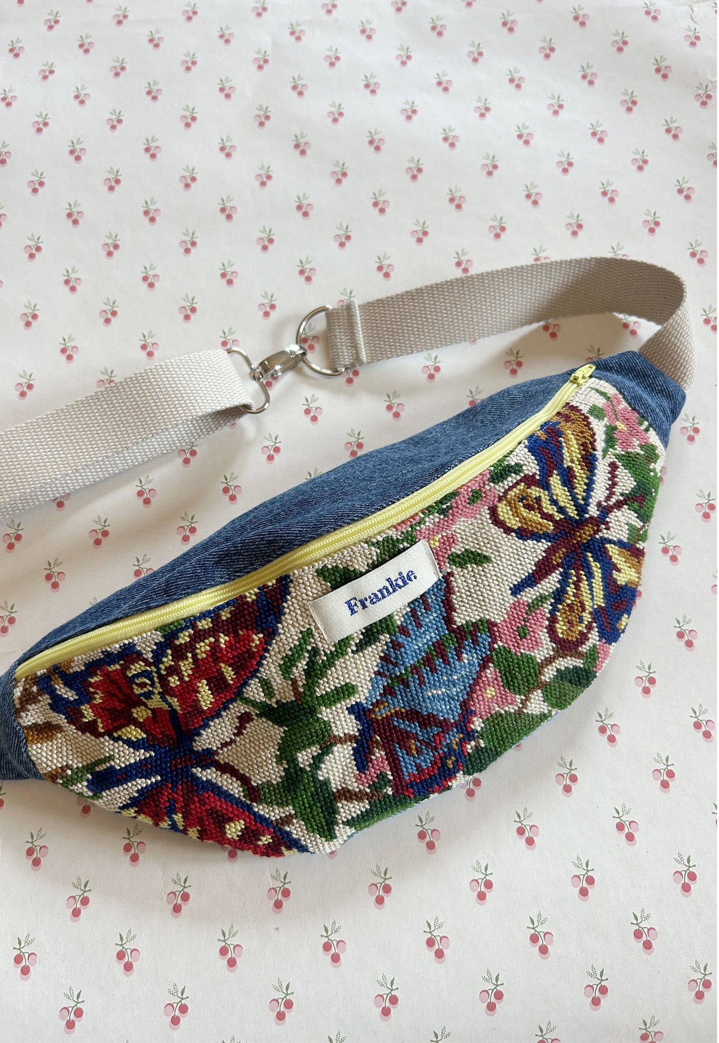 Upcycled bum bag Joe
