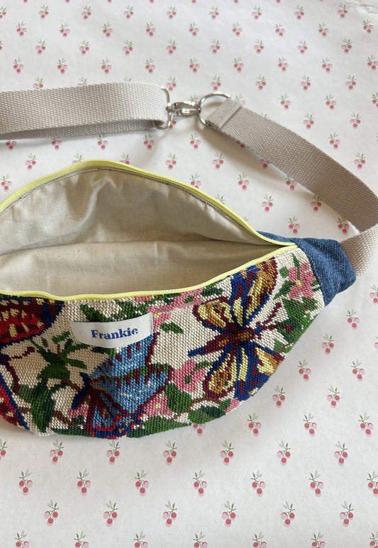 Upcycled bum bag Joe