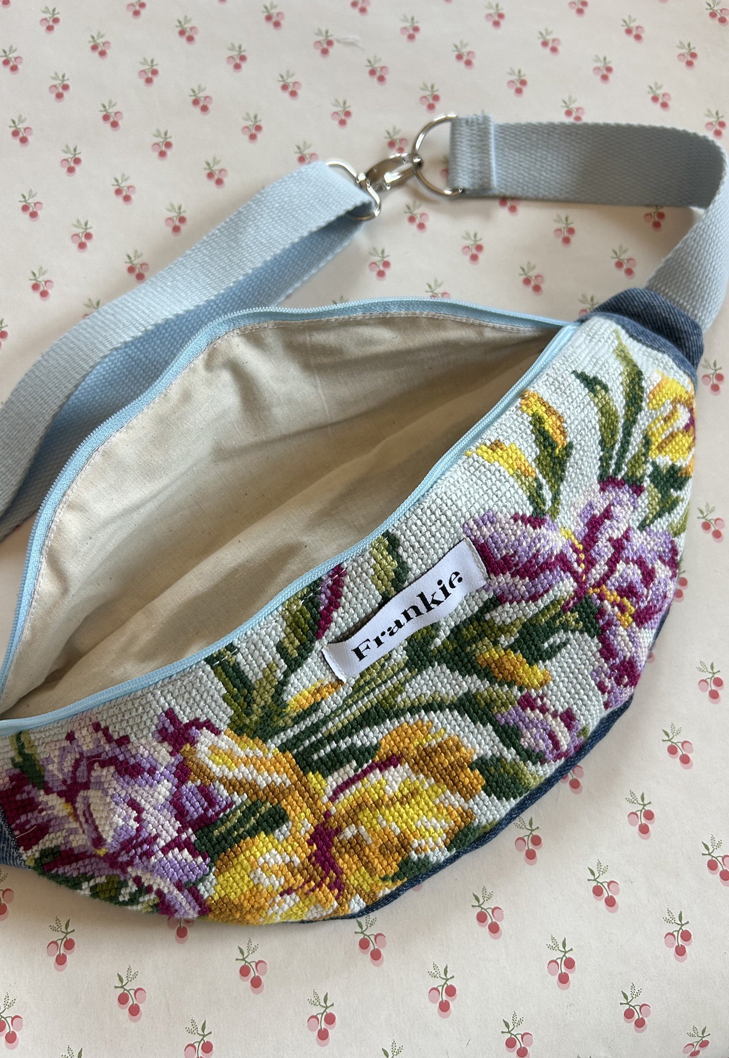 Upcycled bum bag Joe