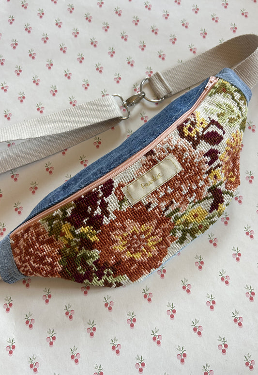 Upcycled bum bag Joe