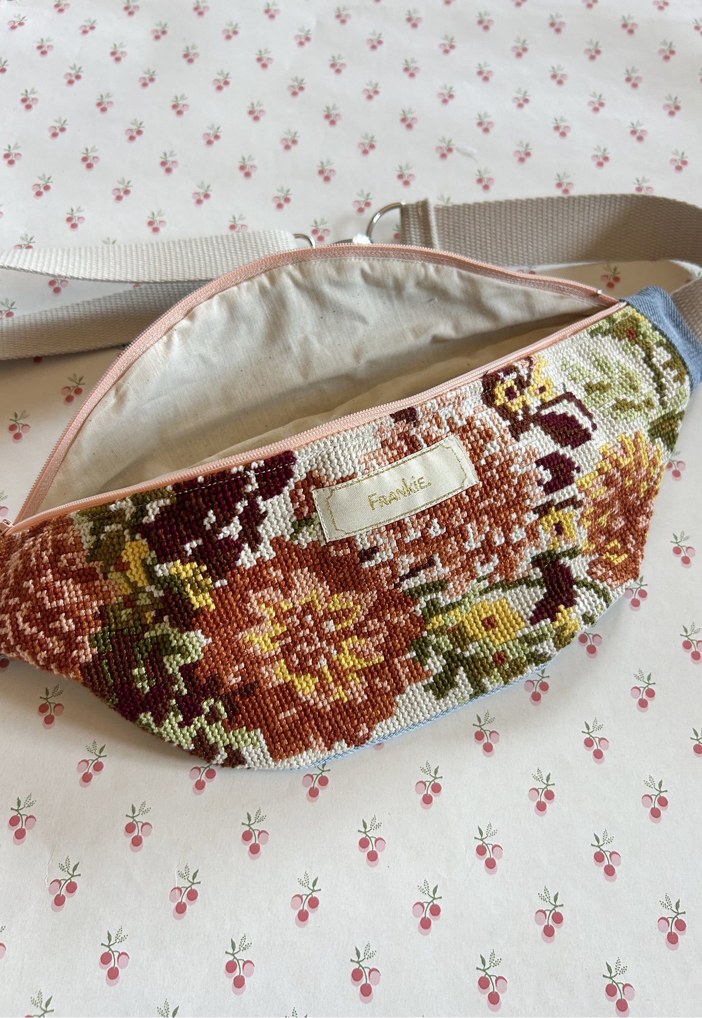 Upcycled bum bag Joe