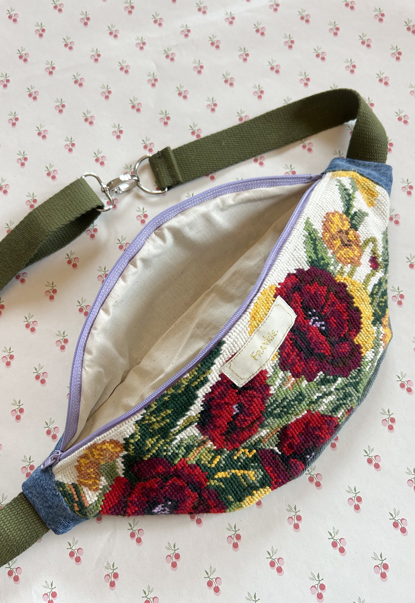 Upcycled bum bag Joe