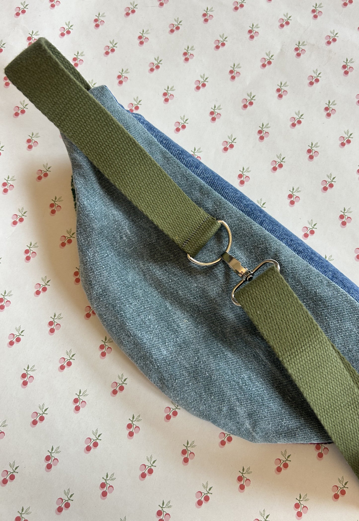 Upcycled bum bag Joe