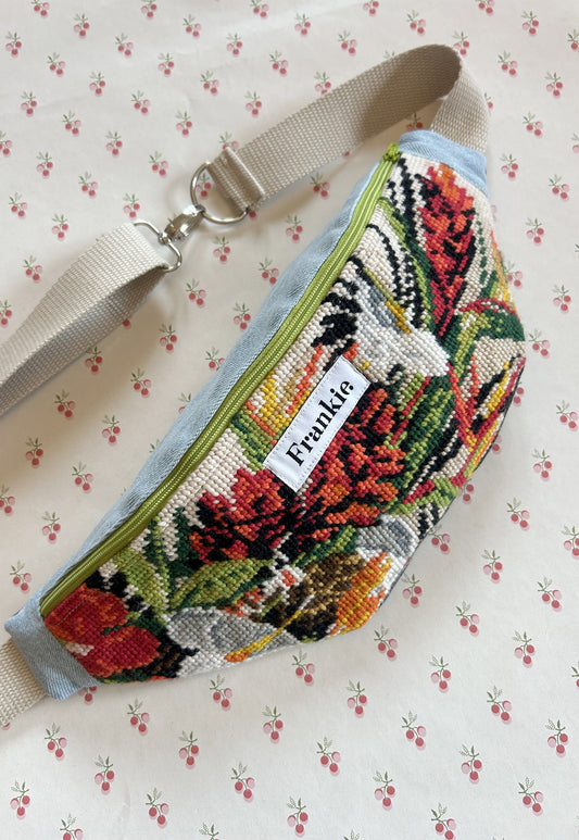 Upcycled bum bag Joe