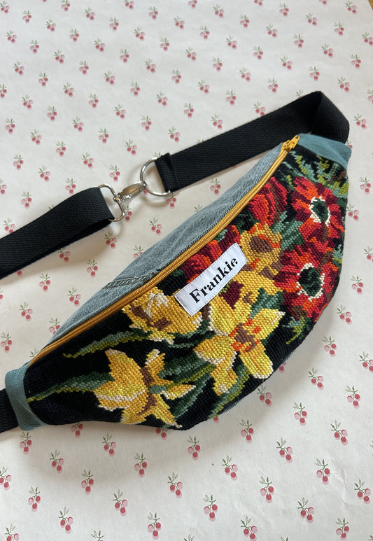 Upcycled bum bag Joe