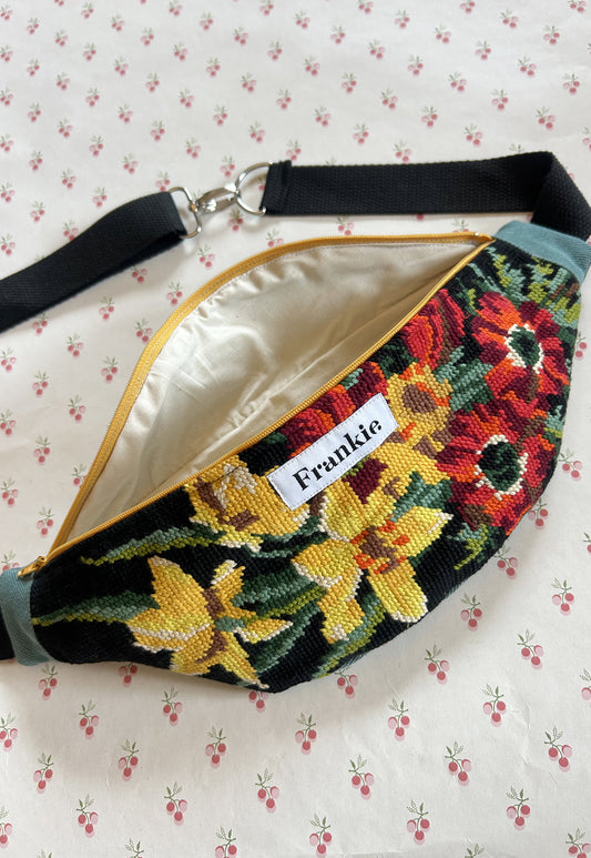 Upcycled bum bag Joe
