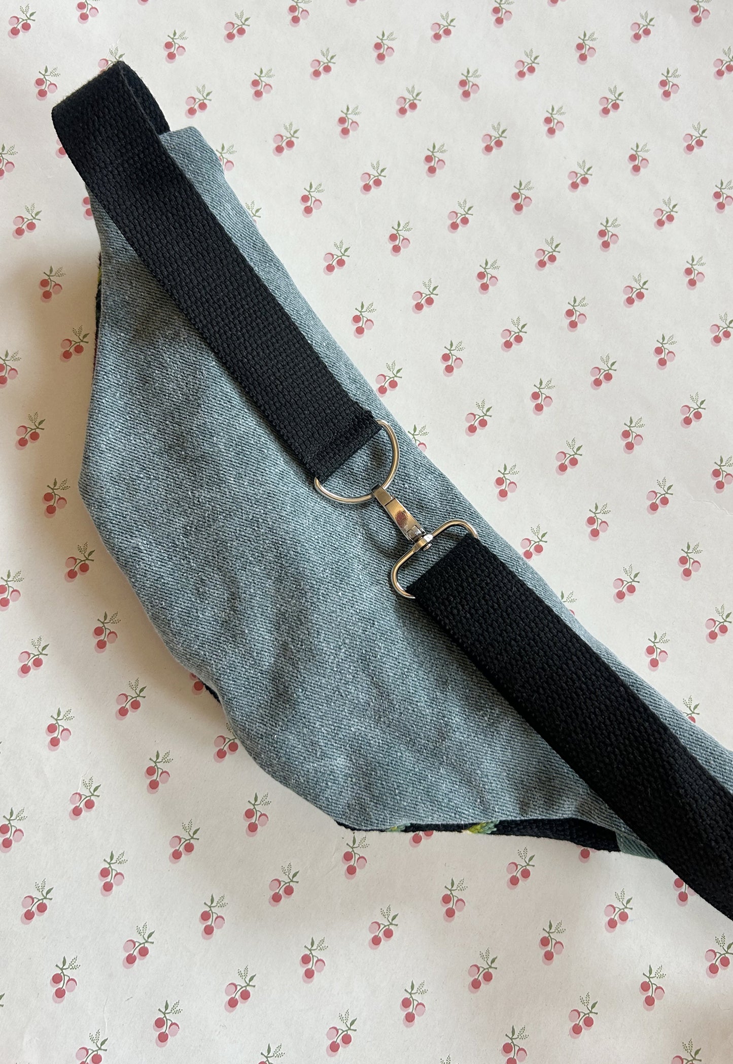 Upcycled bum bag Joe