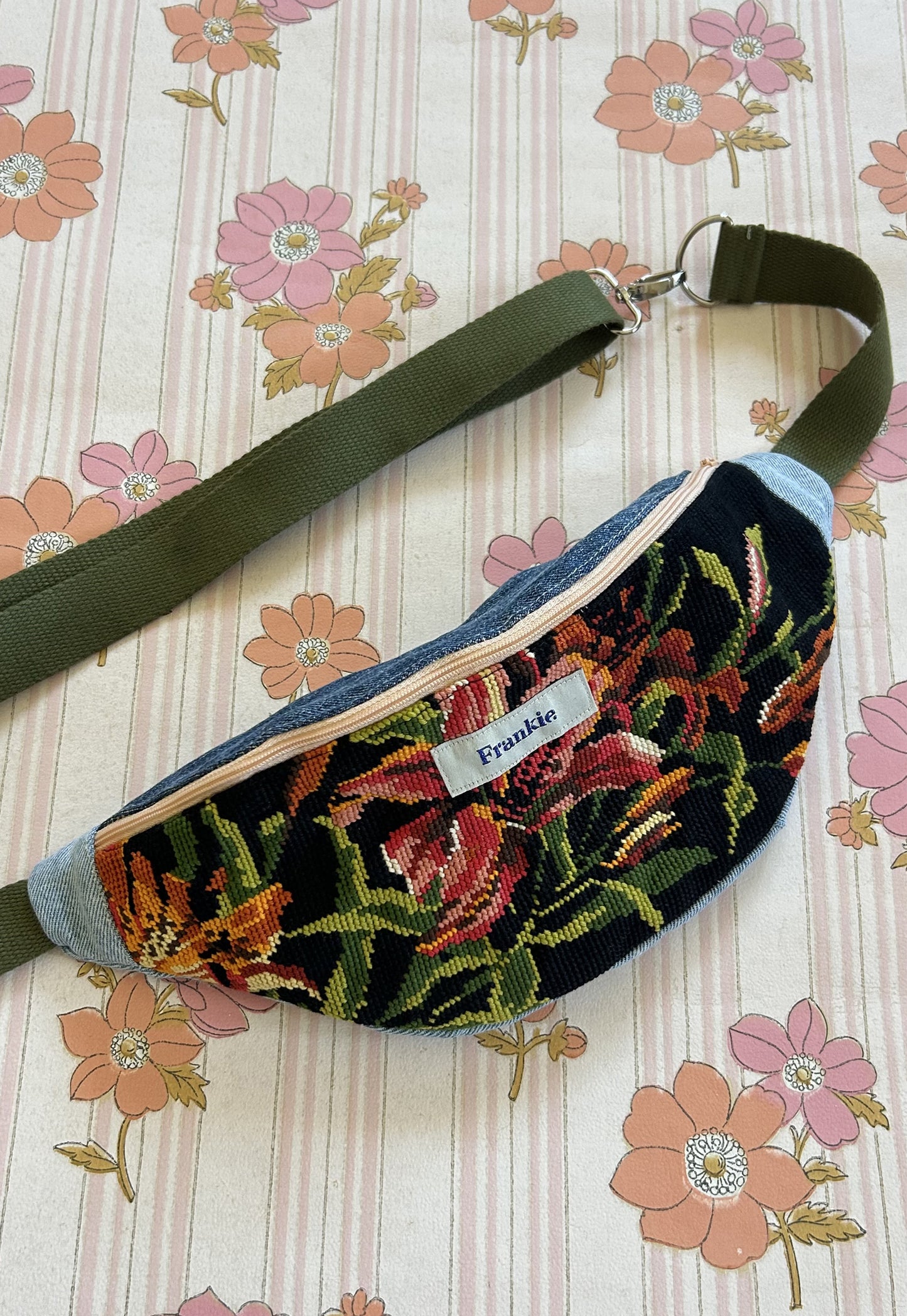 Upcycled bum bag Joe