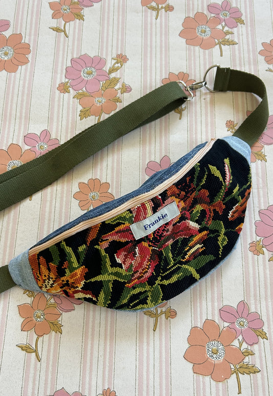 Upcycled bum bag Joe