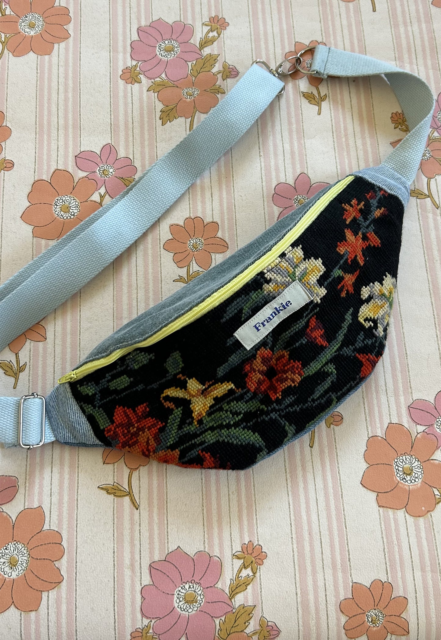 Upcycled bum bag Joe