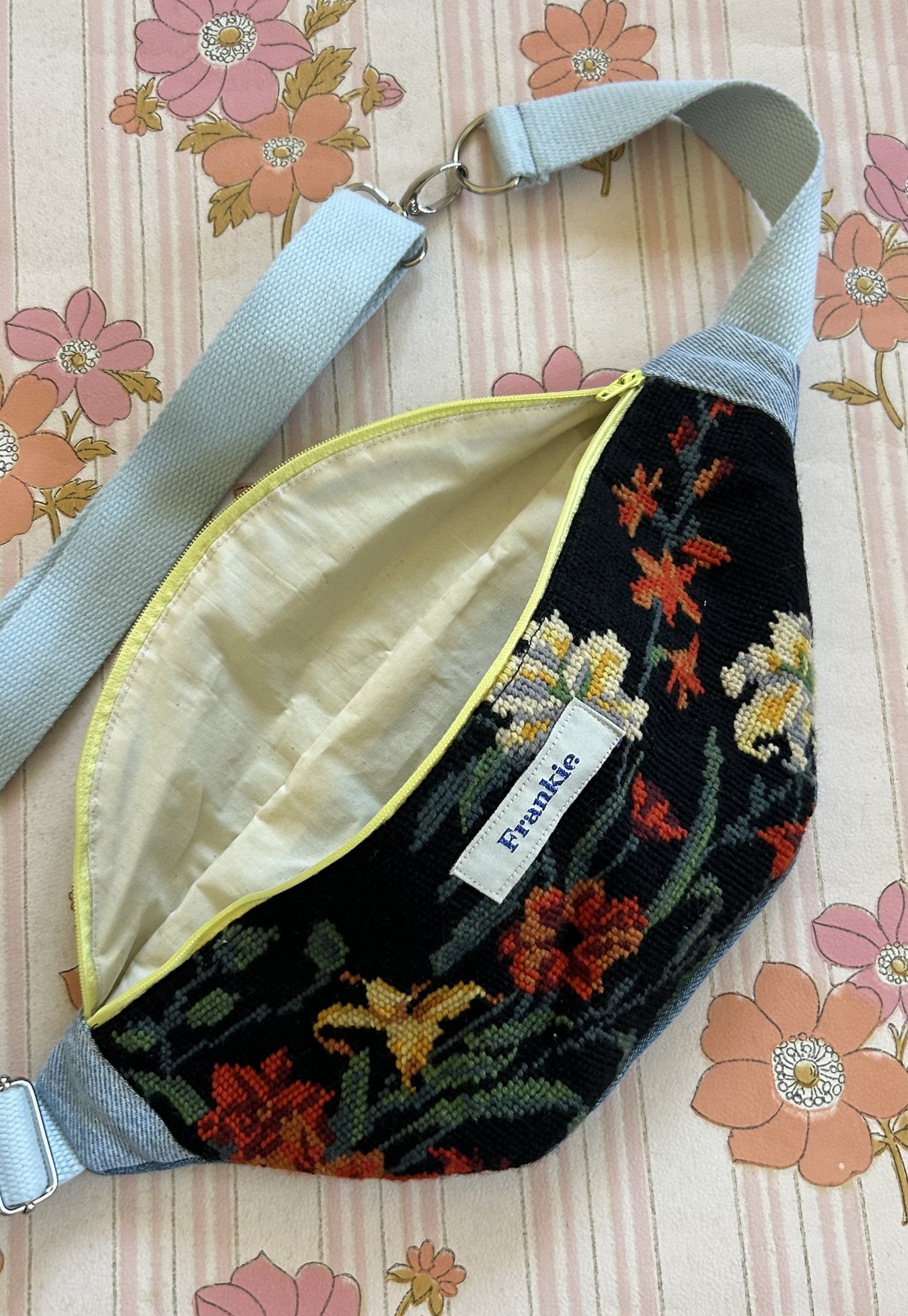 Upcycled bum bag Joe