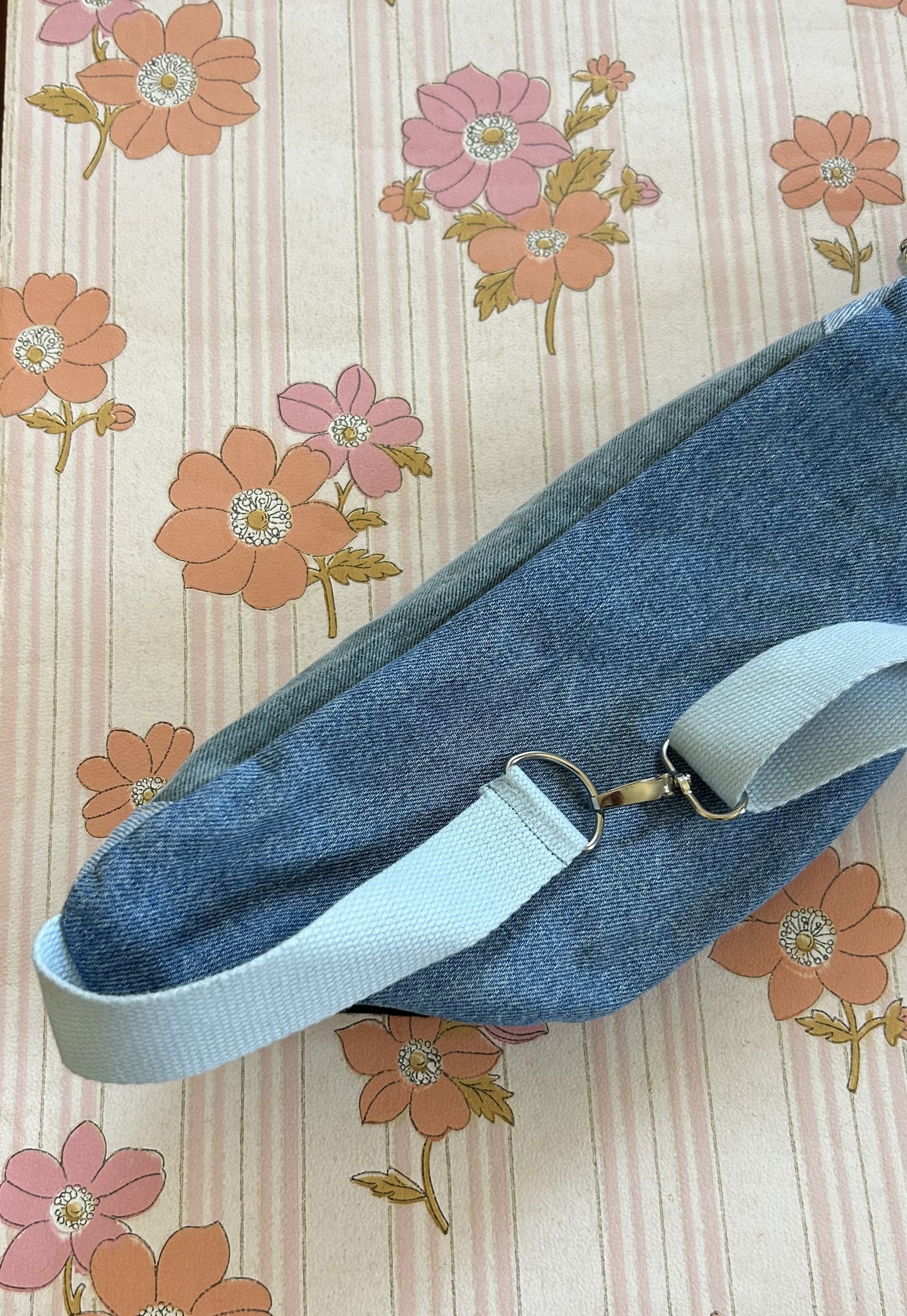 Upcycled bum bag Joe