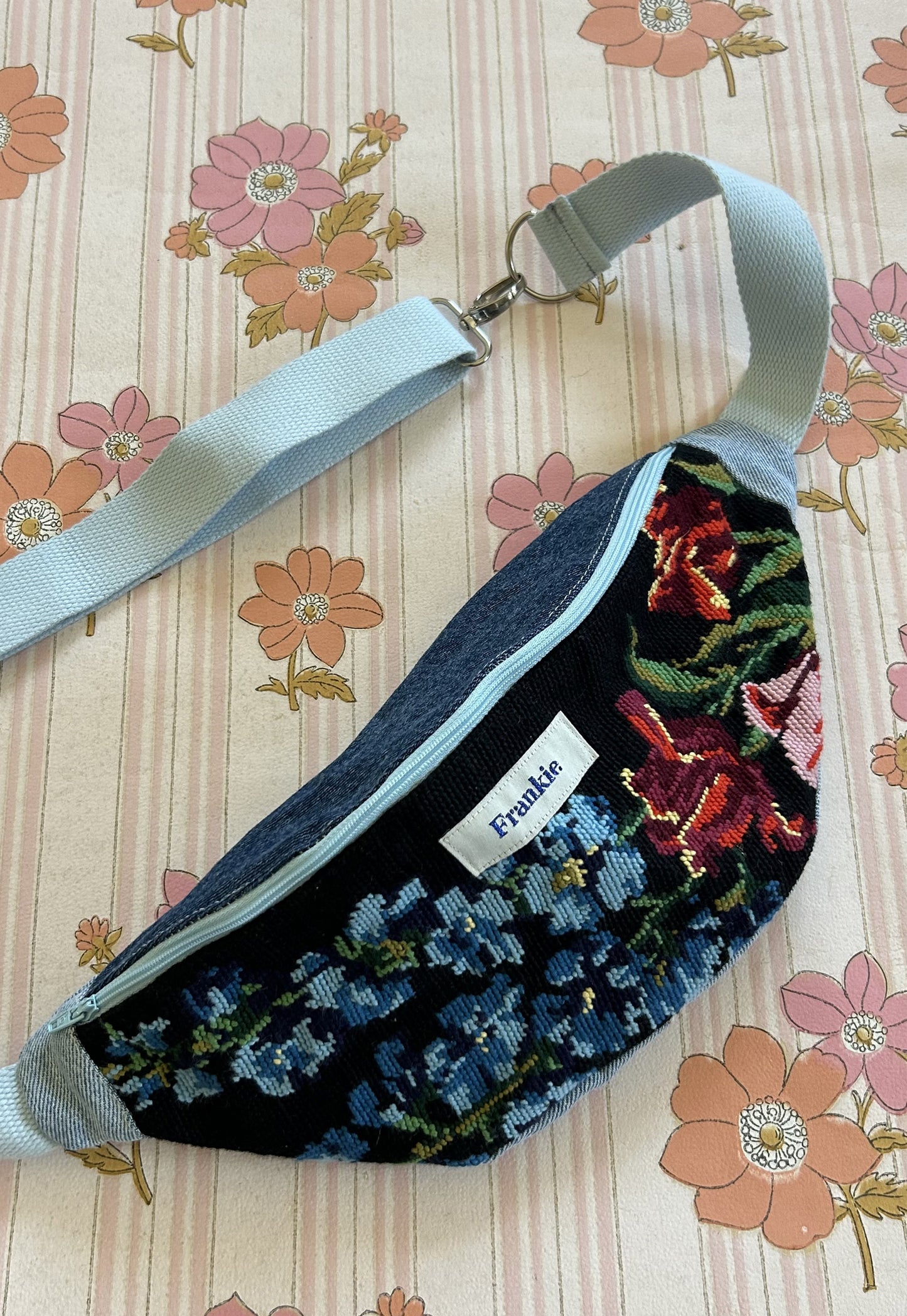 Upcycled bum bag Joe
