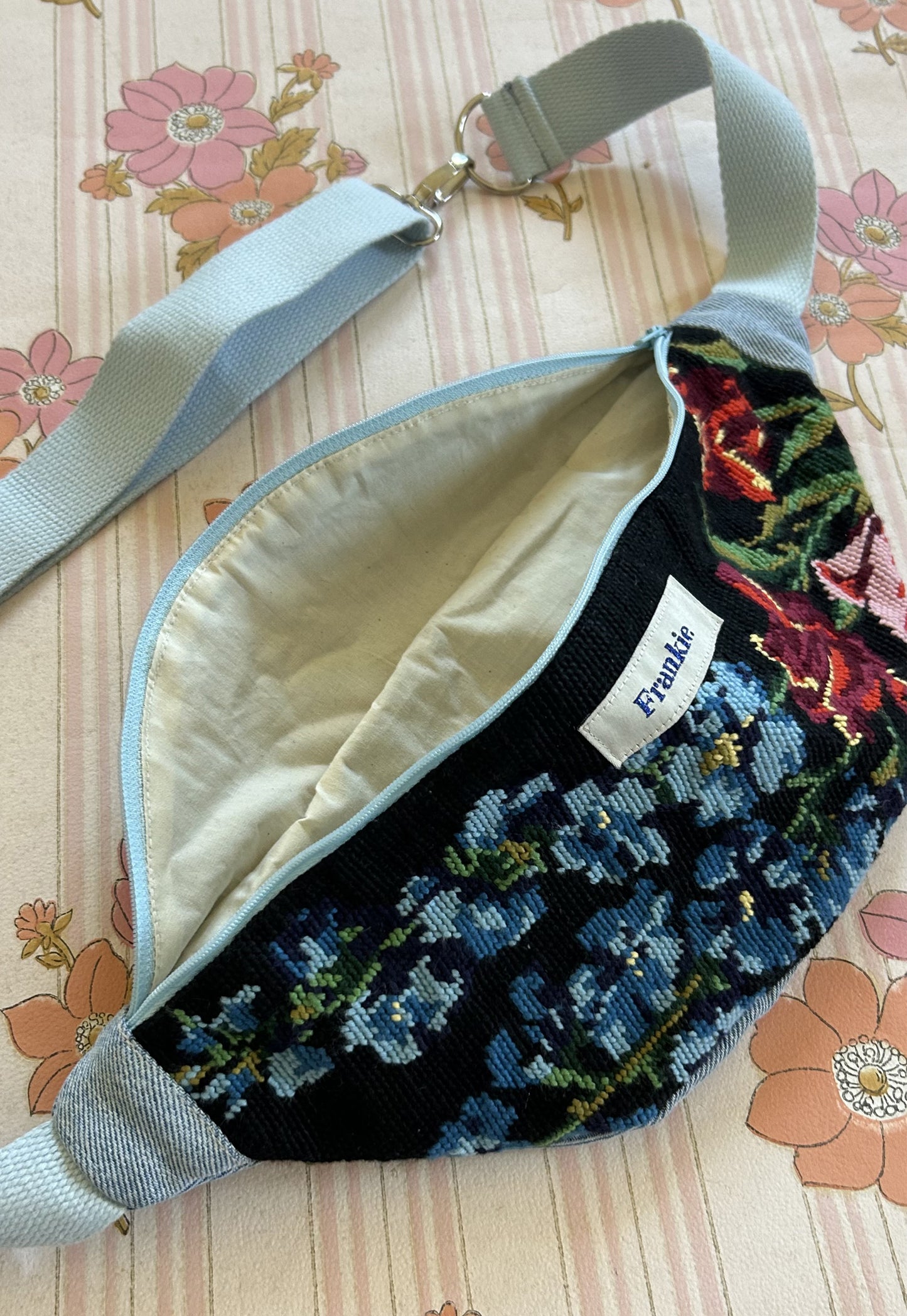 Upcycled bum bag Joe