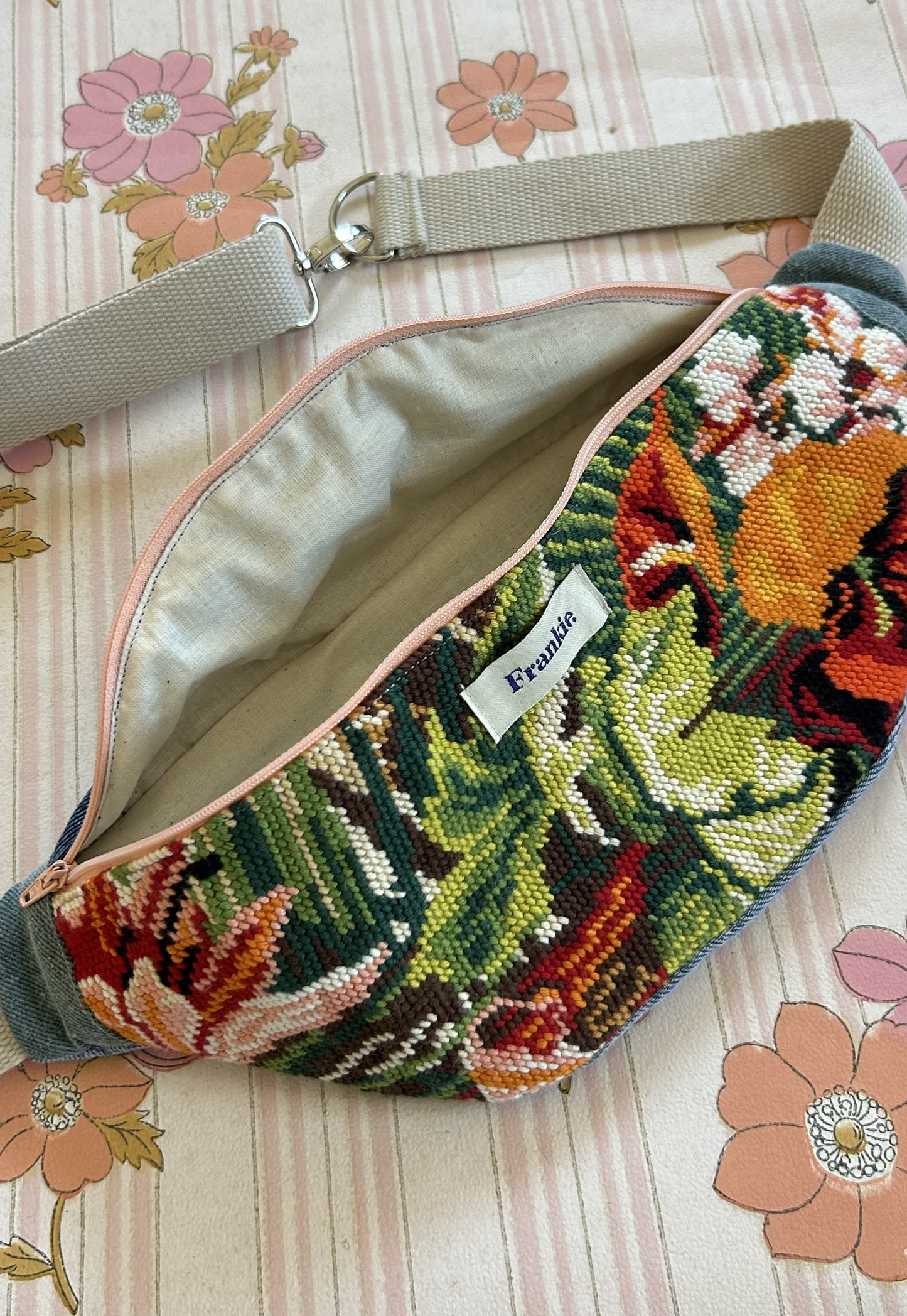Upcycled bum bag Joe