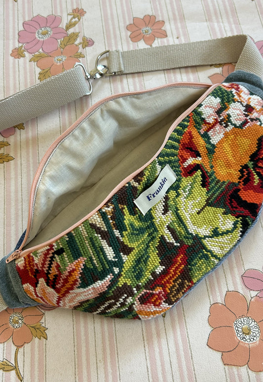 Upcycled bum bag Joe