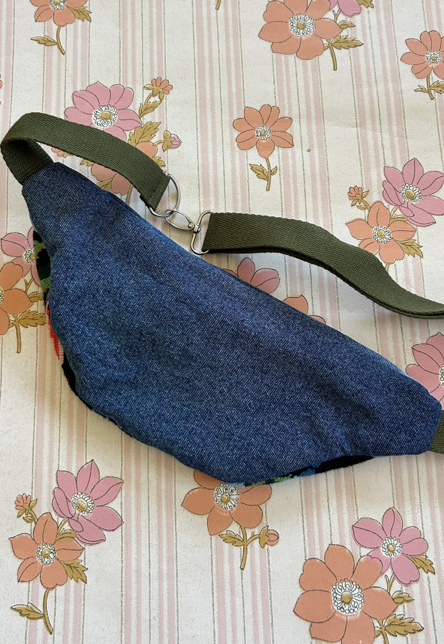 Upcycled bum bag Joe