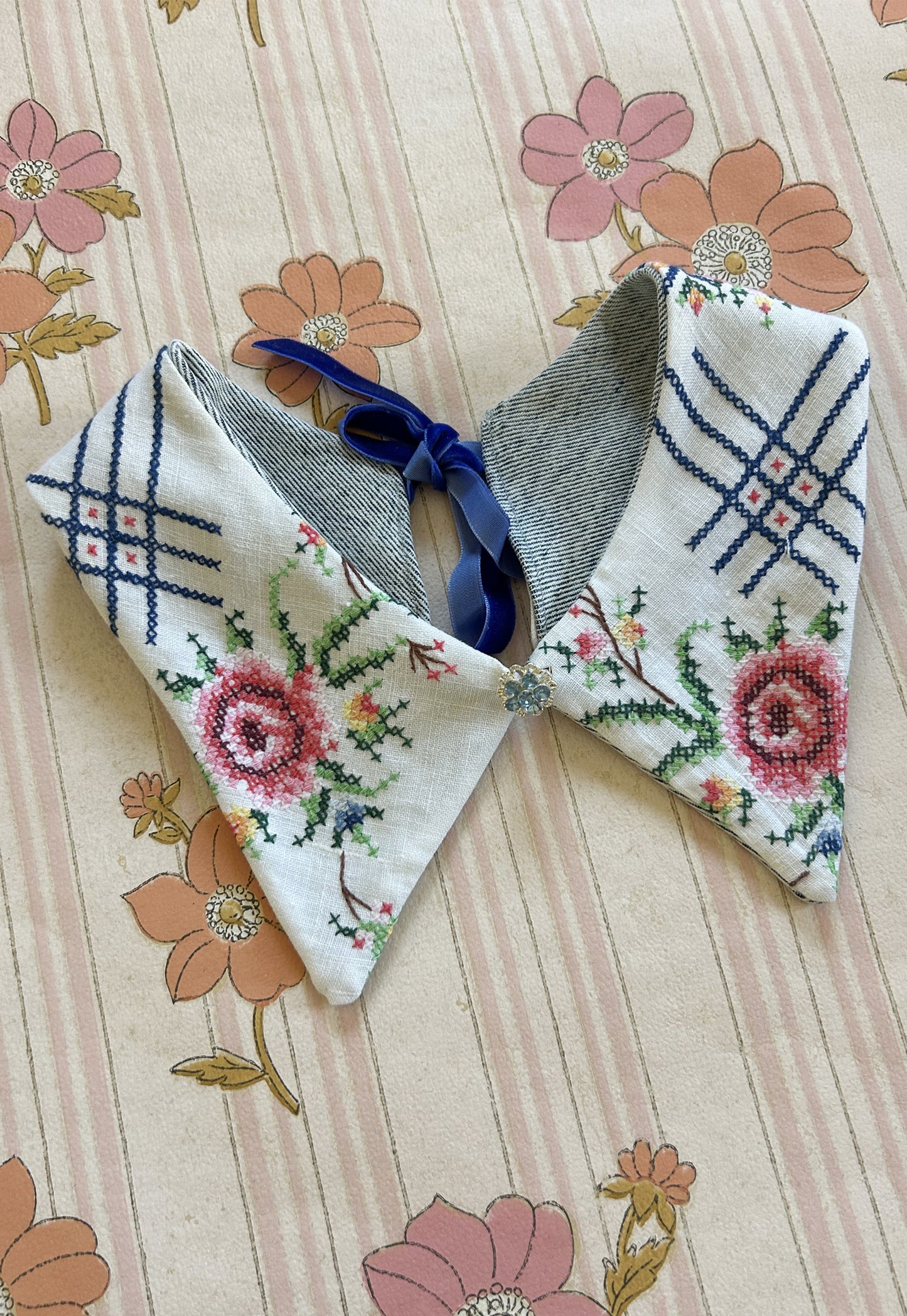 Upcycled detachable collar Simone