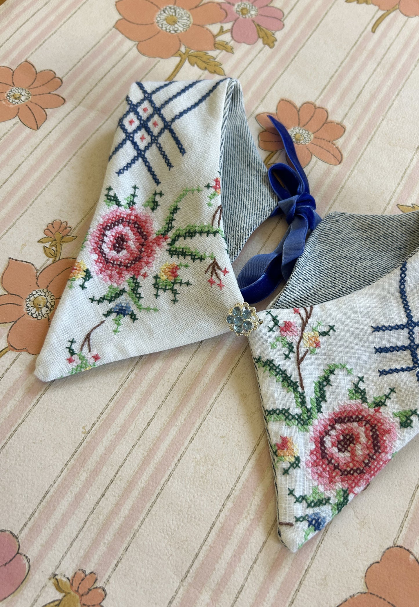 Upcycled detachable collar Simone