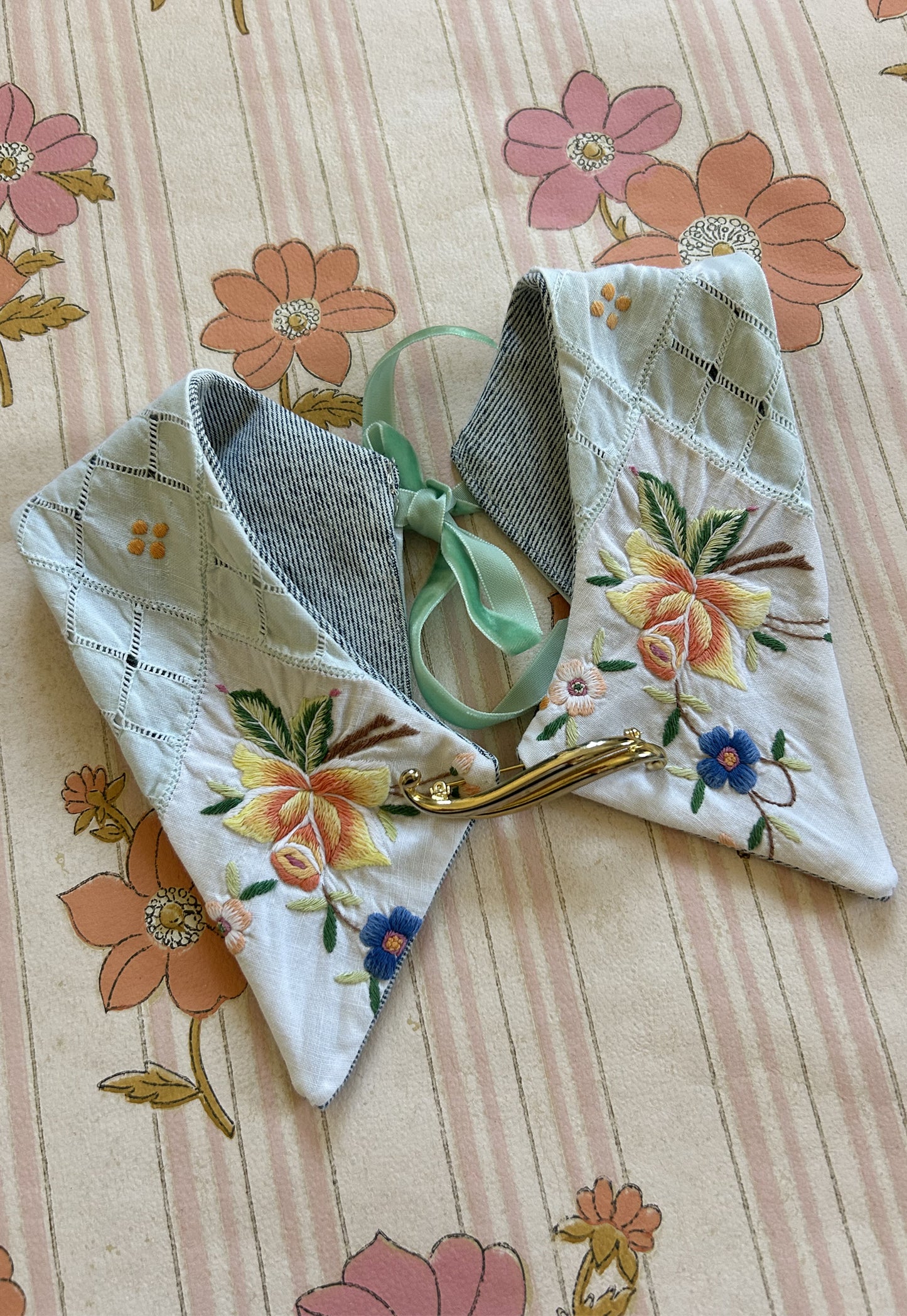 Upcycled detachable collar Simone