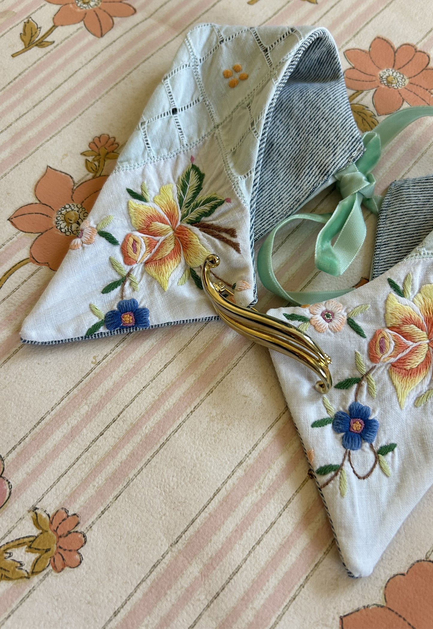Upcycled detachable collar Simone