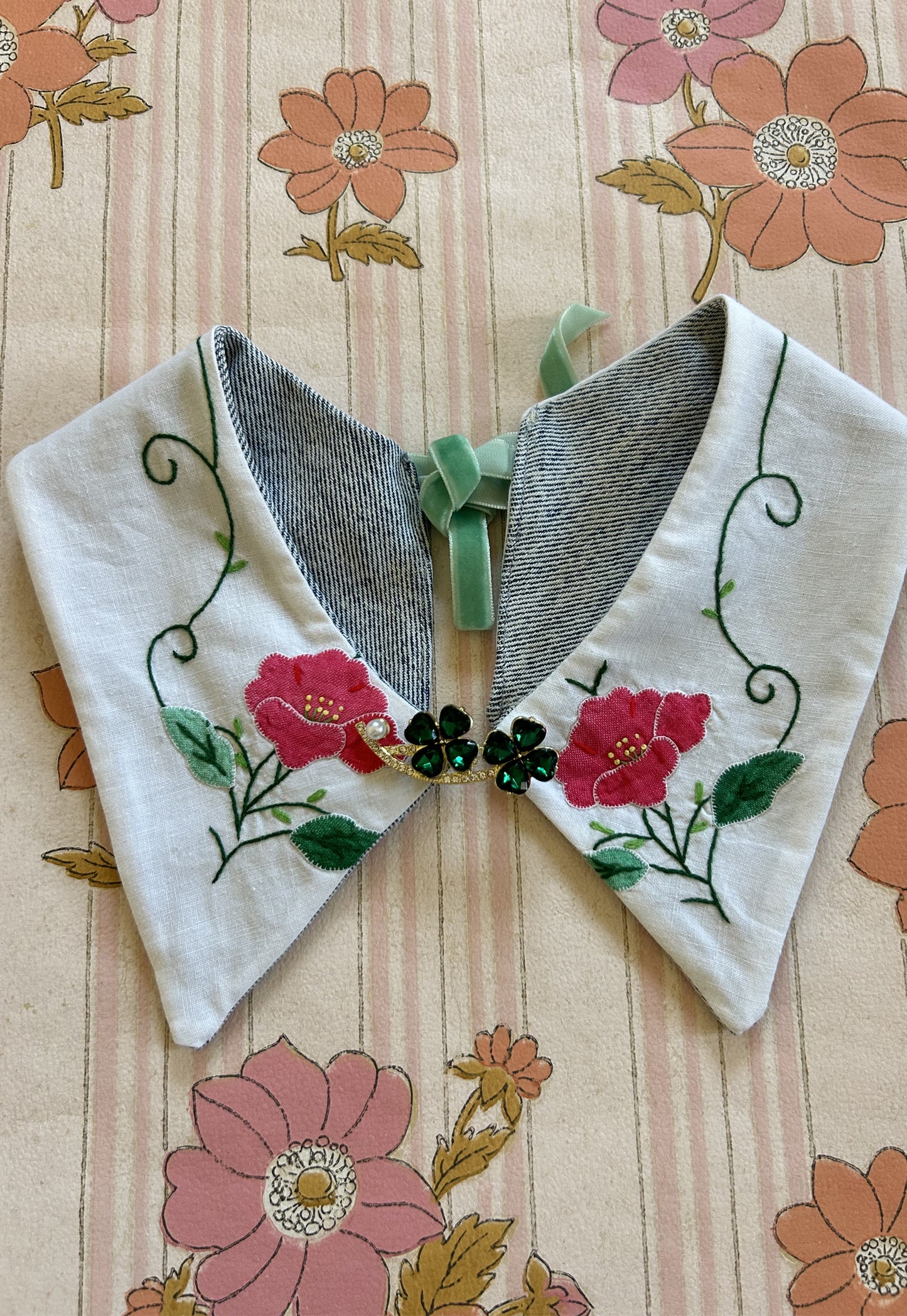 Upcycled detachable collar Simone