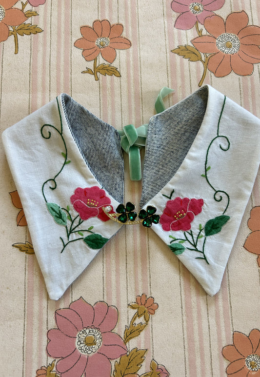 Upcycled detachable collar Simone