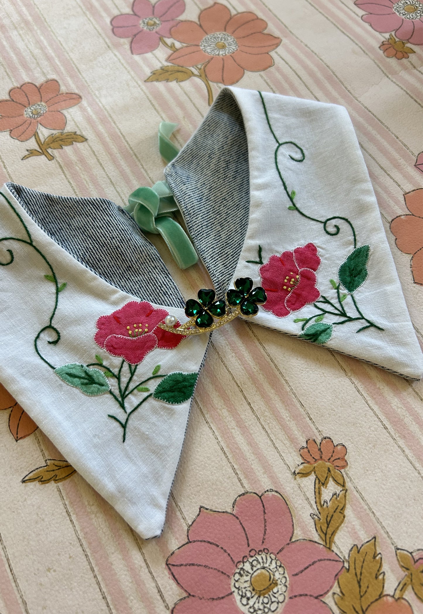 Upcycled detachable collar Simone