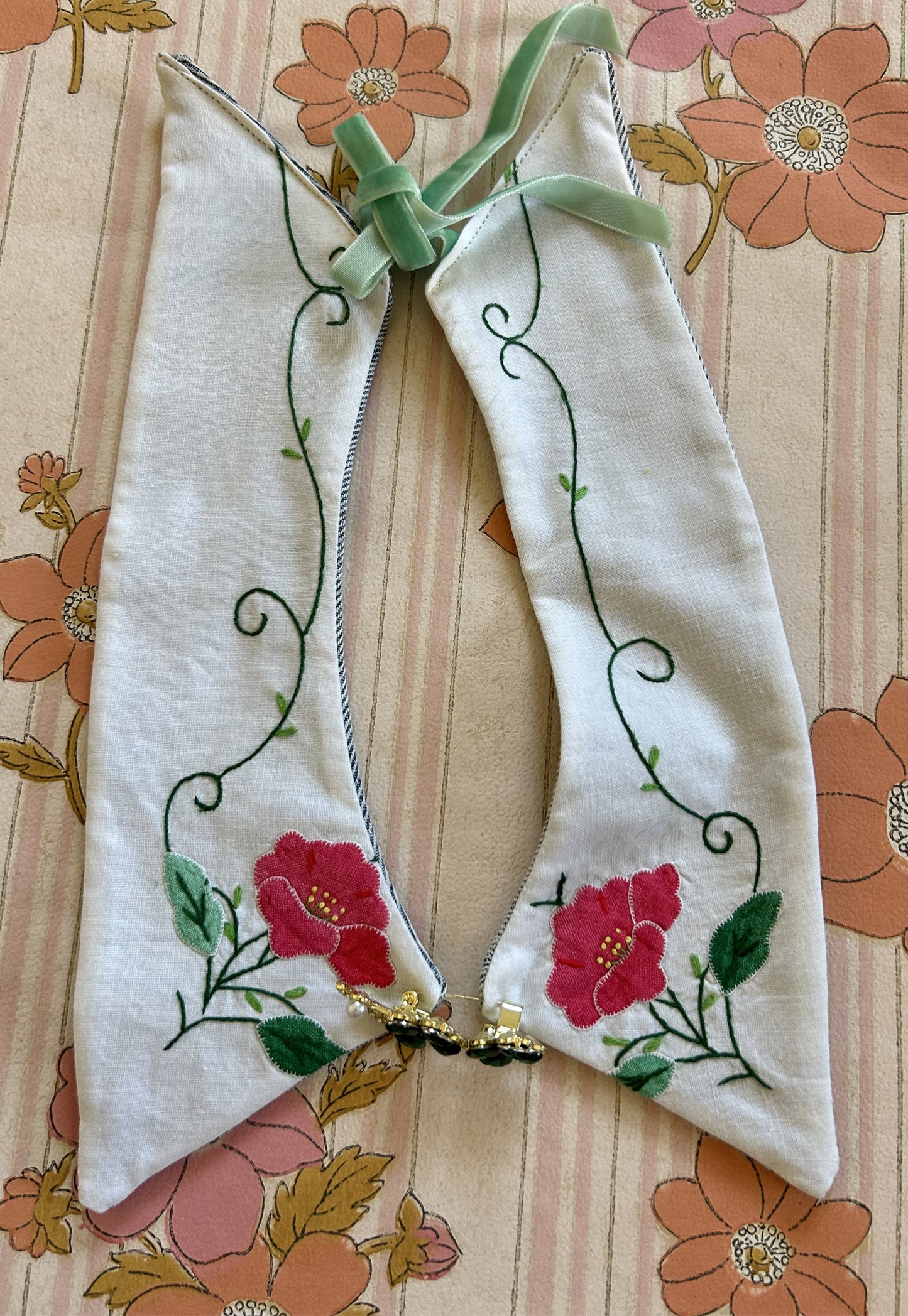 Upcycled detachable collar Simone