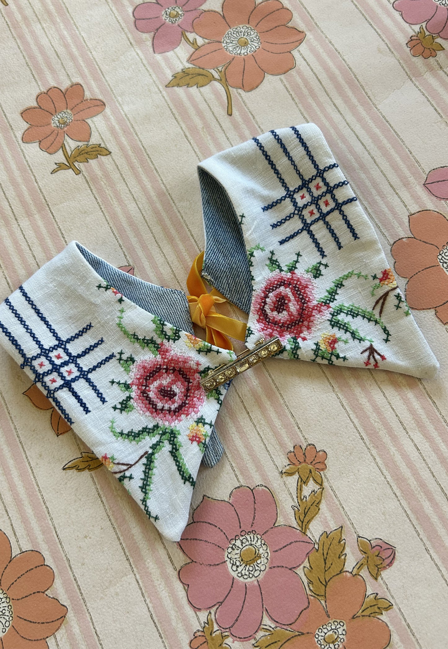 Upcycled detachable collar Simone