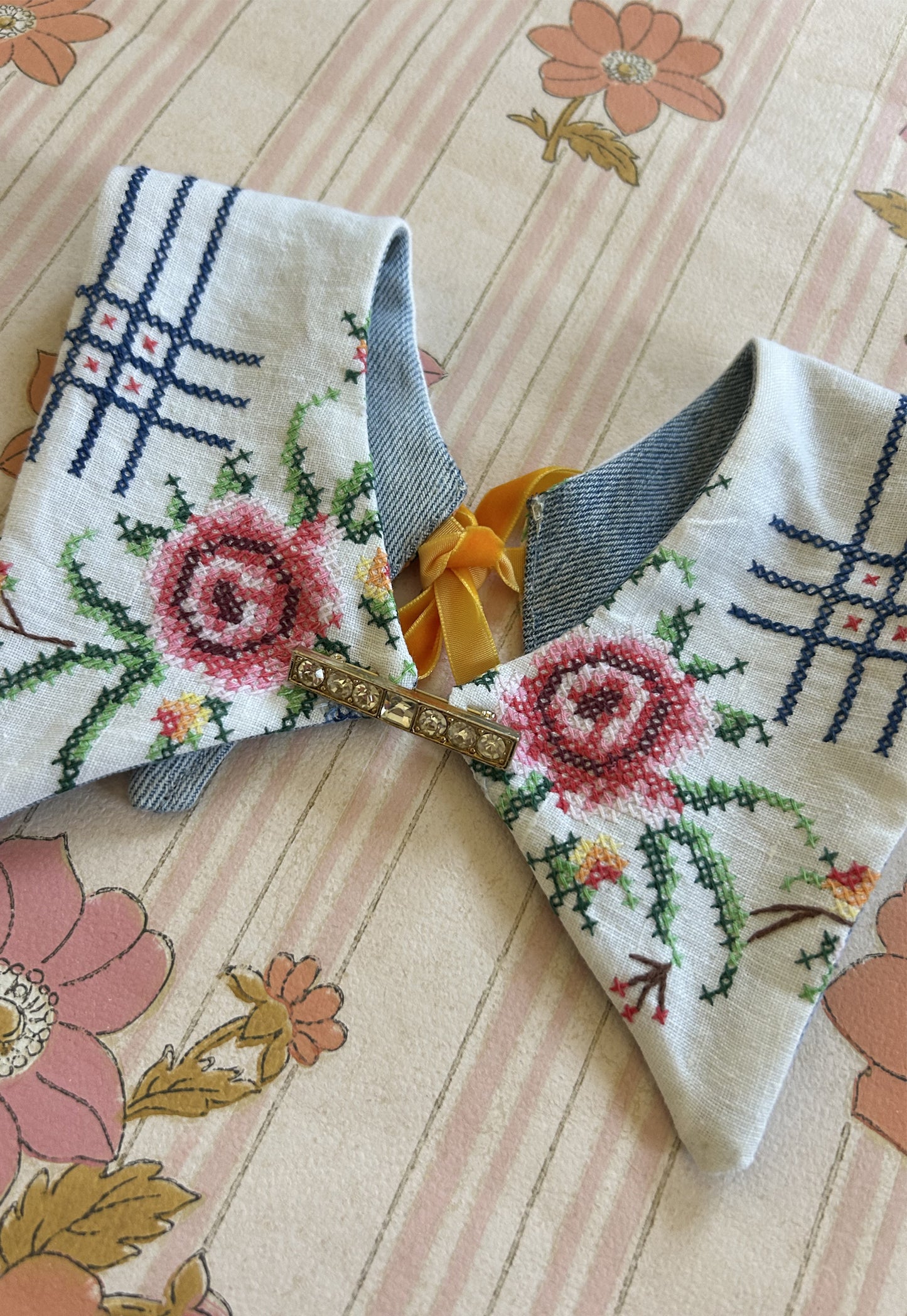 Upcycled detachable collar Simone