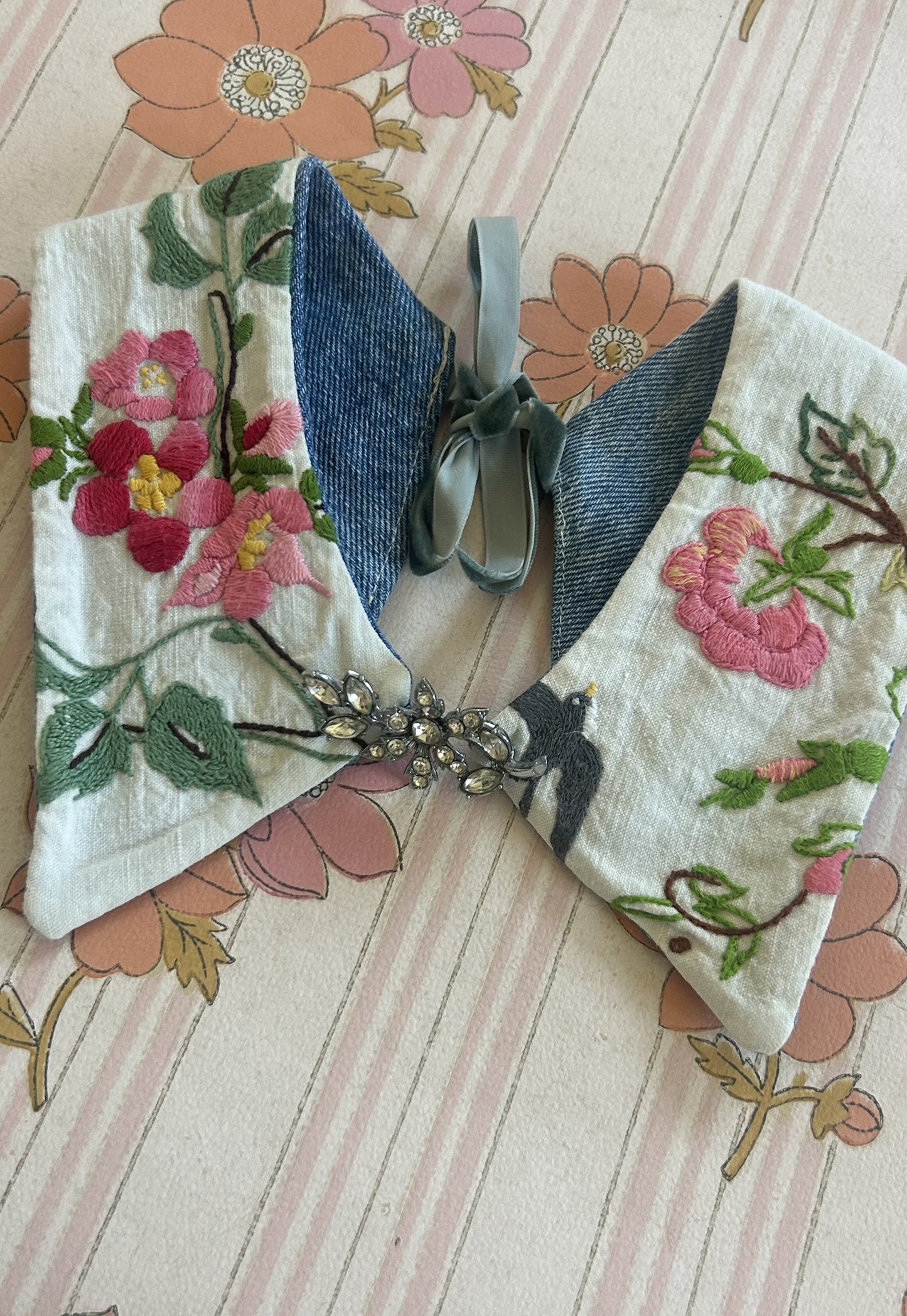 Upcycled detachable collar Simone