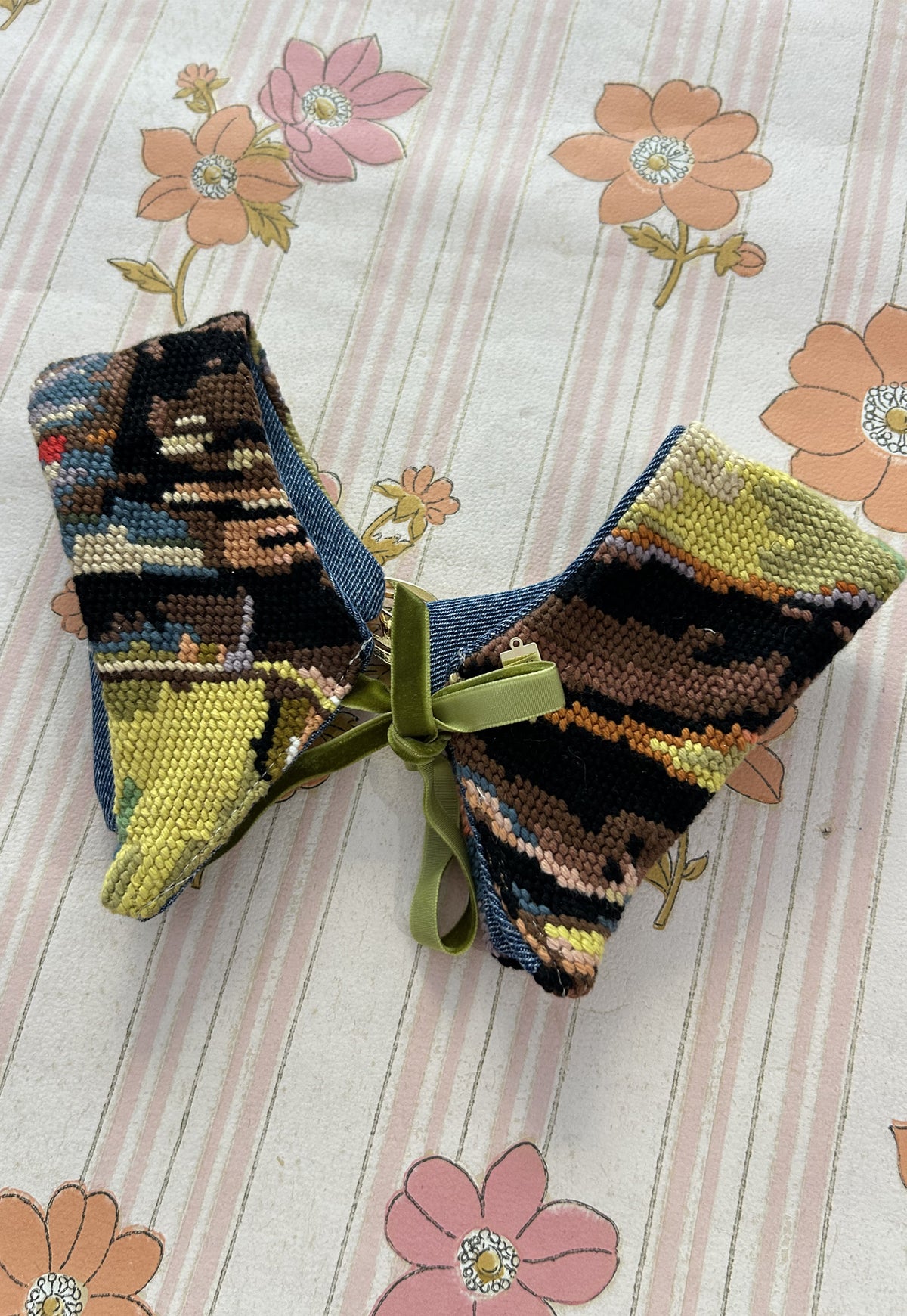 Upcycled detachable collar Simone