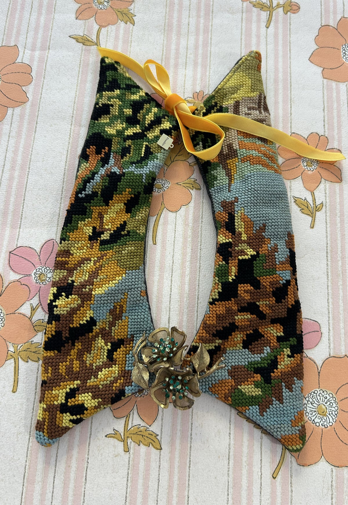 Upcycled detachable collar Simone