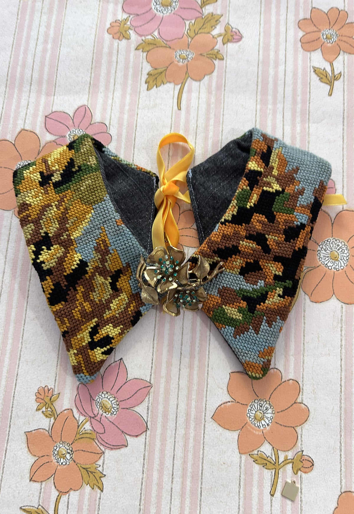 Upcycled detachable collar Simone