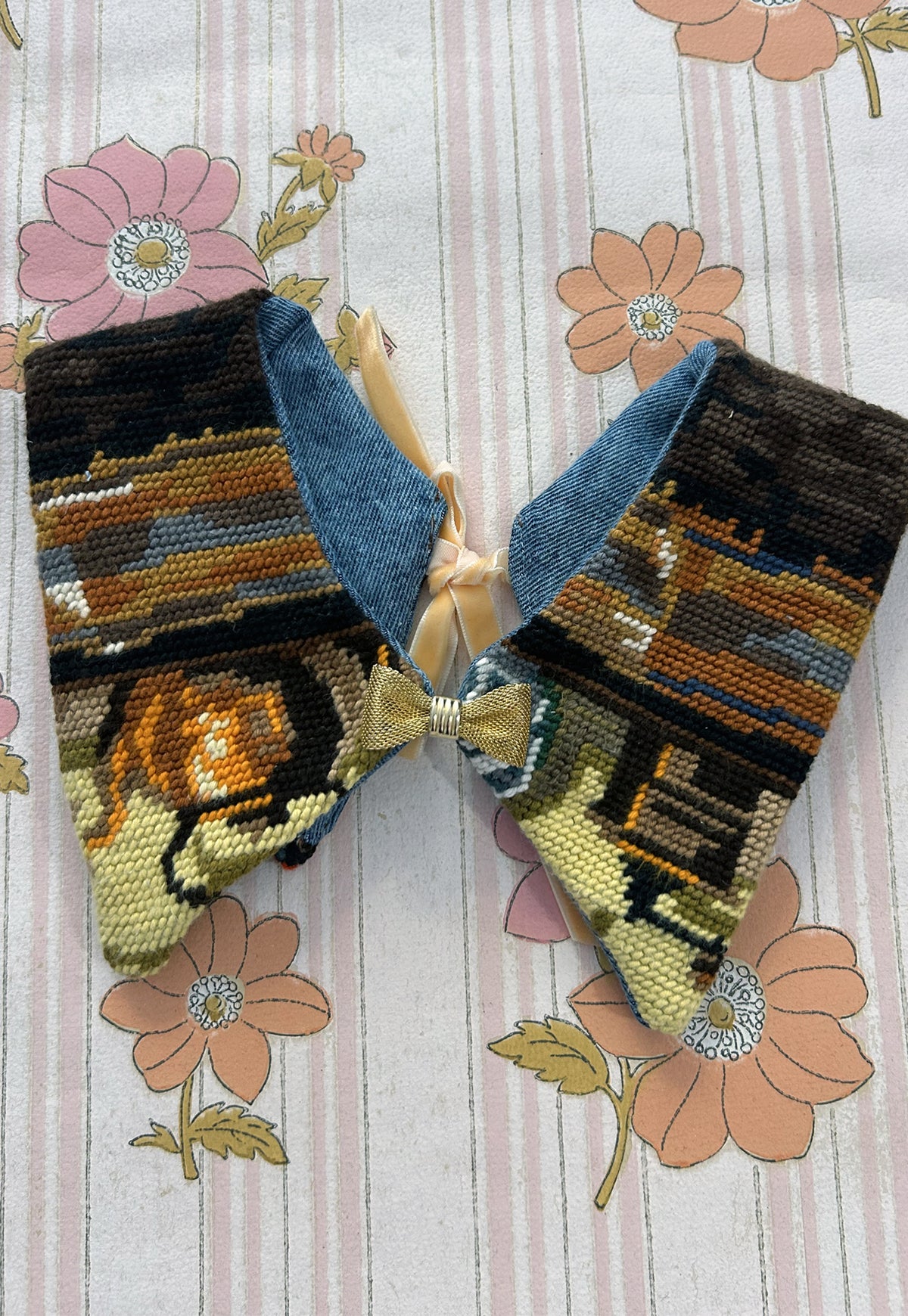 Upcycled detachable collar Simone