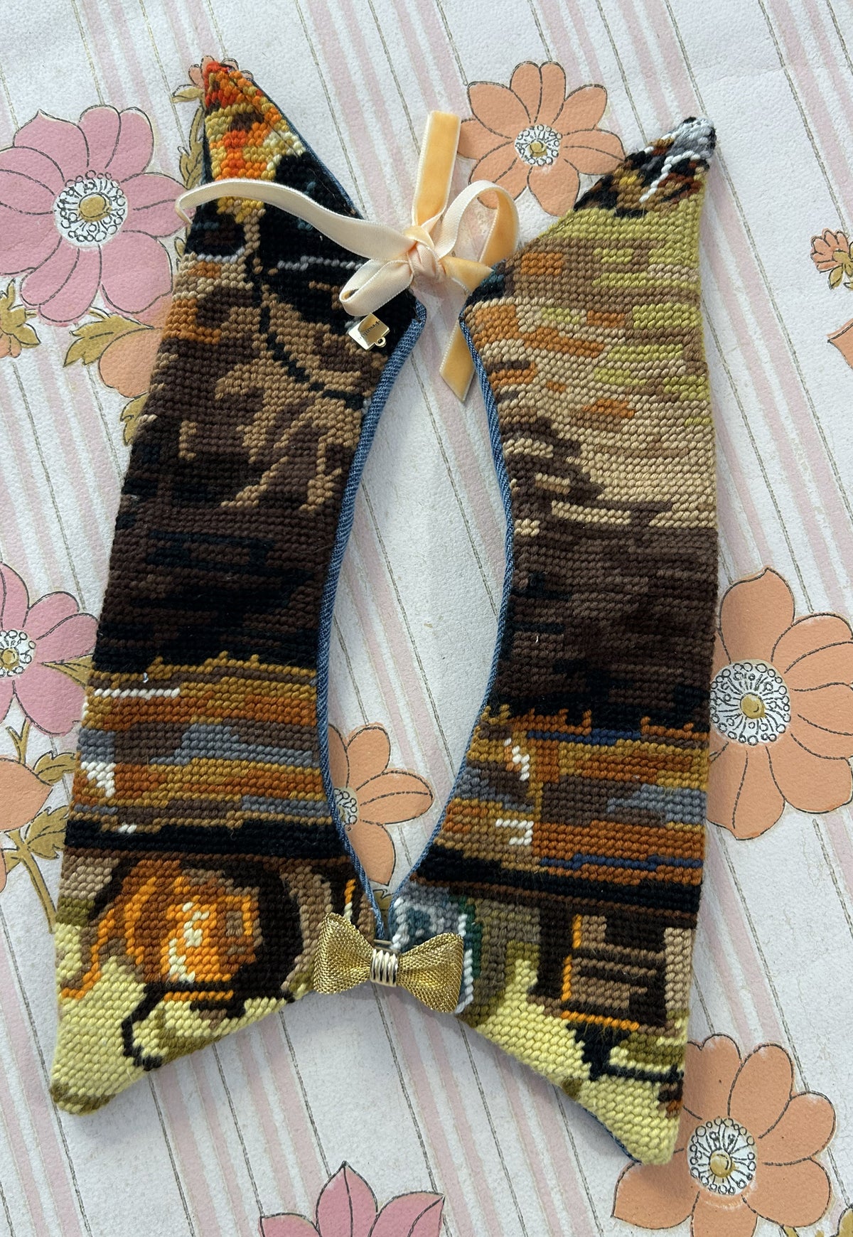 Upcycled detachable collar Simone