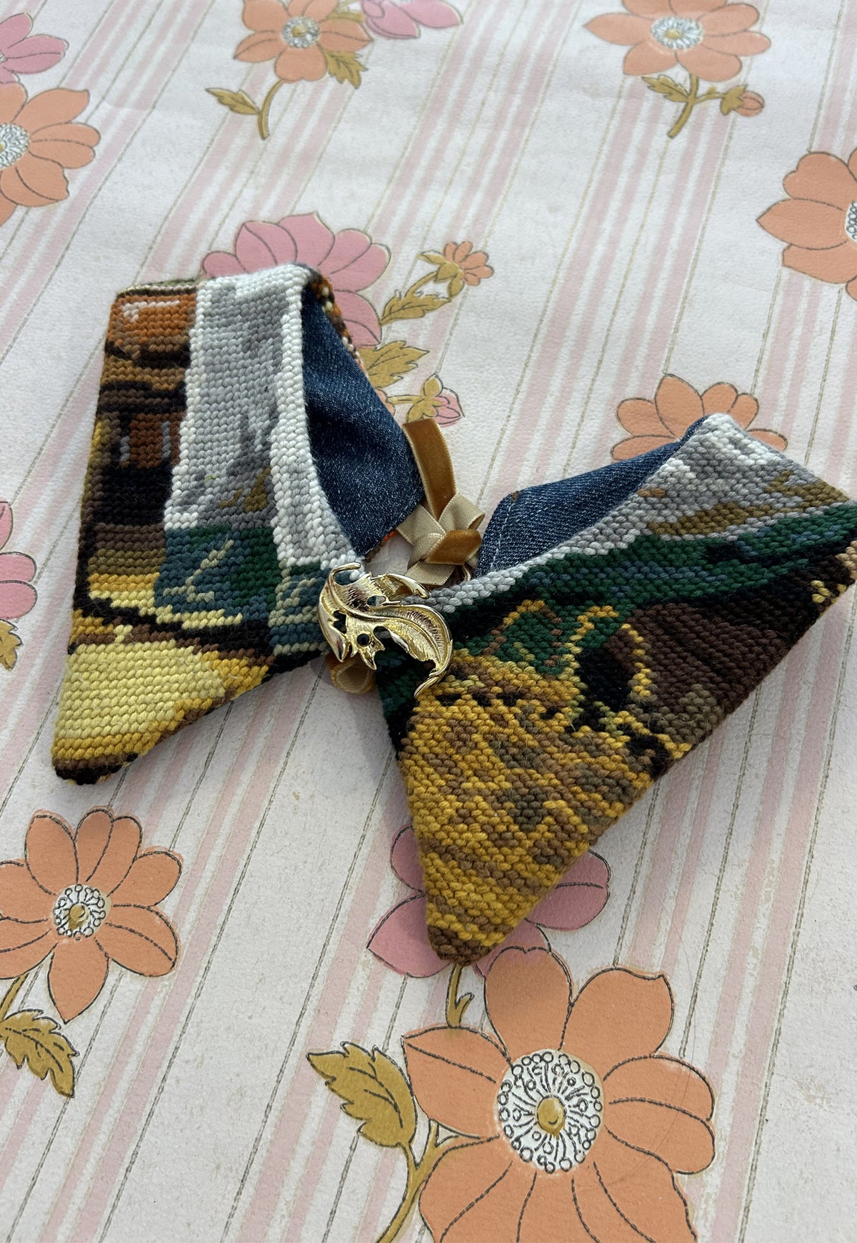 Upcycled detachable collar Simone