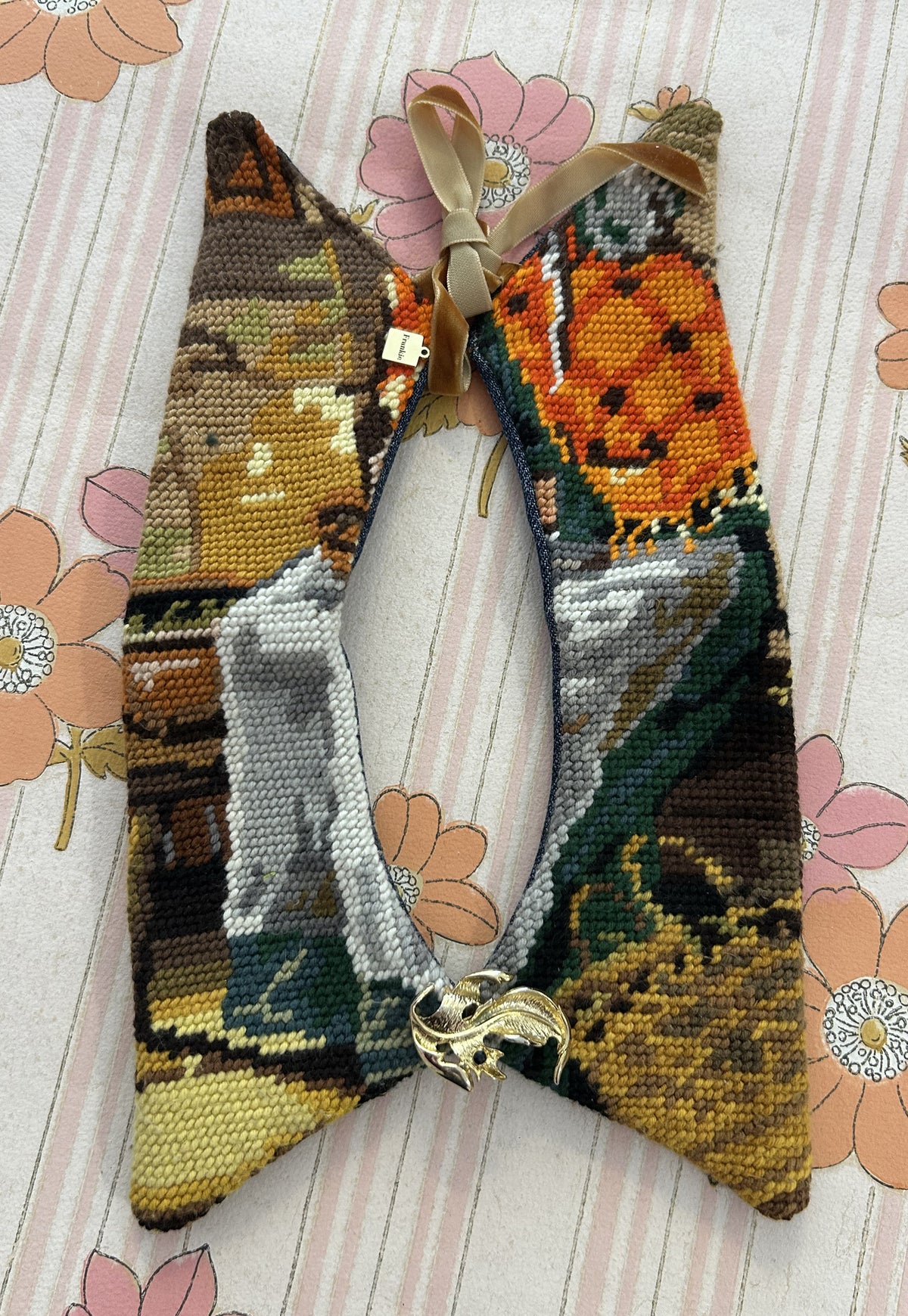 Upcycled detachable collar Simone
