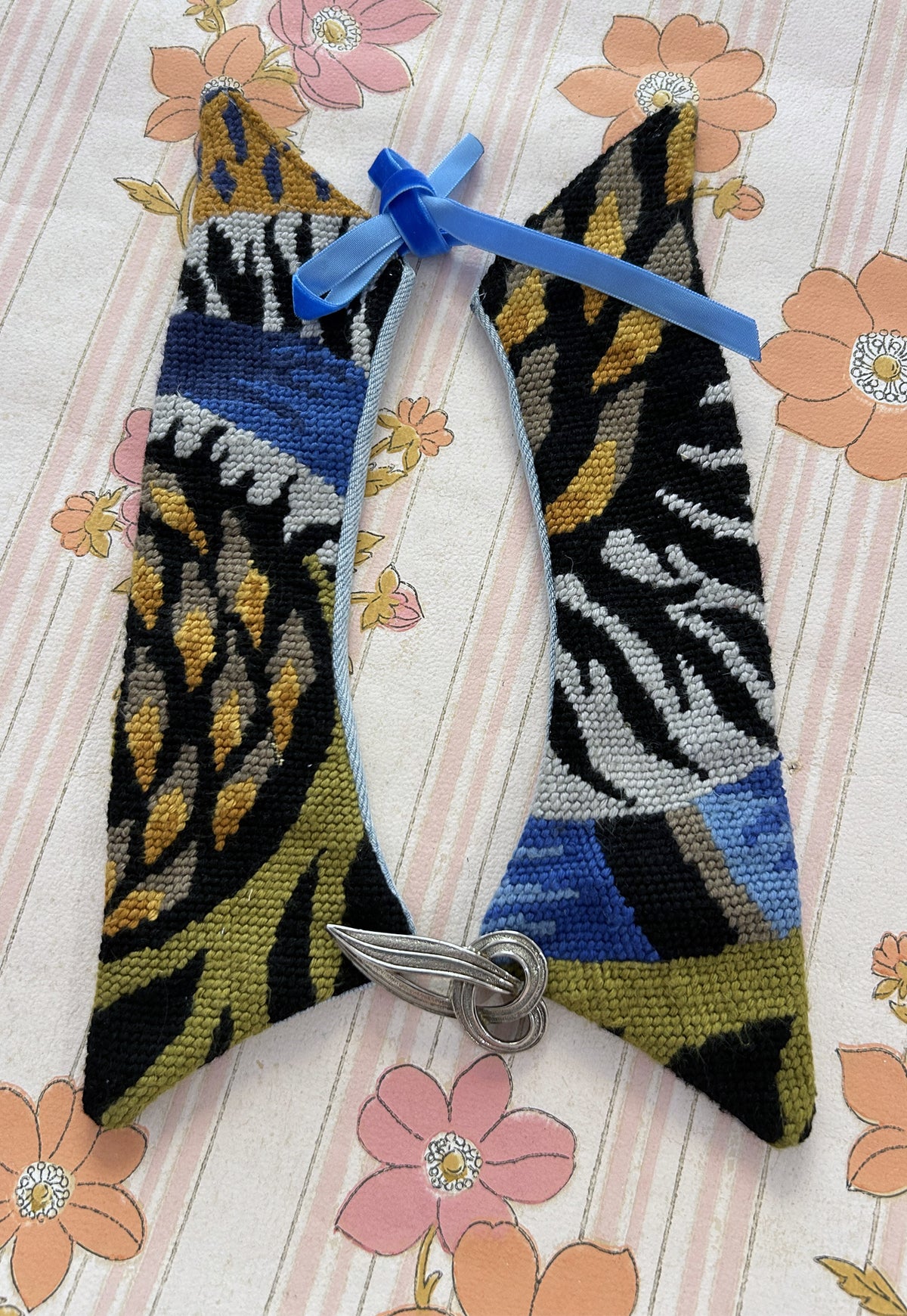 Upcycled detachable collar Simone