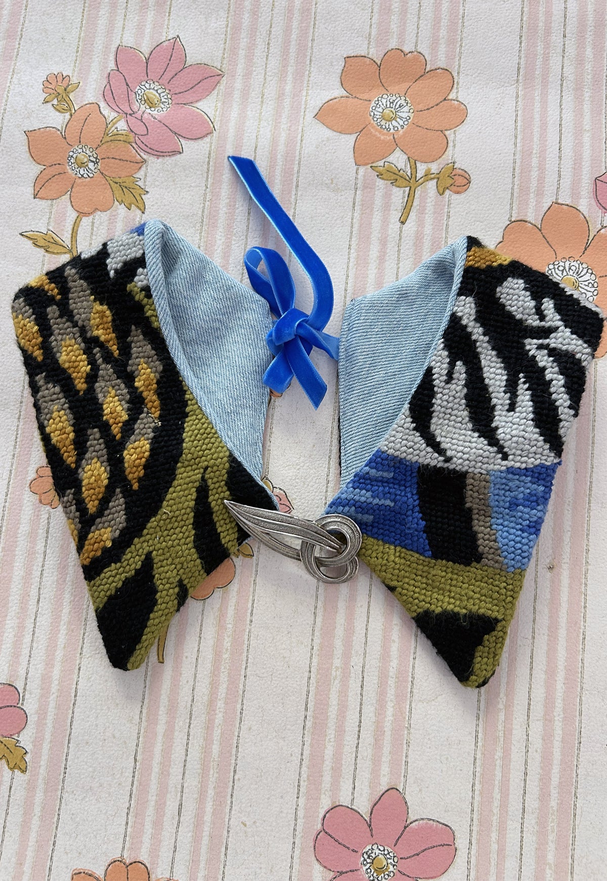 Upcycled detachable collar Simone