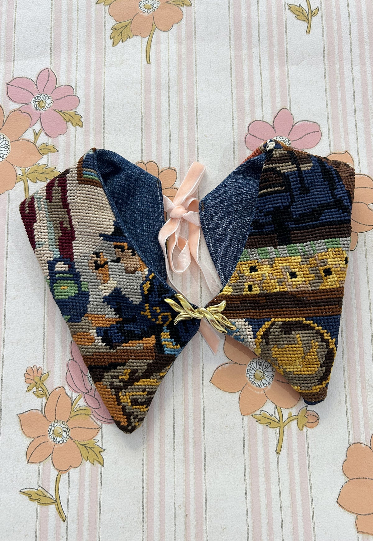 Upcycled detachable collar Simone